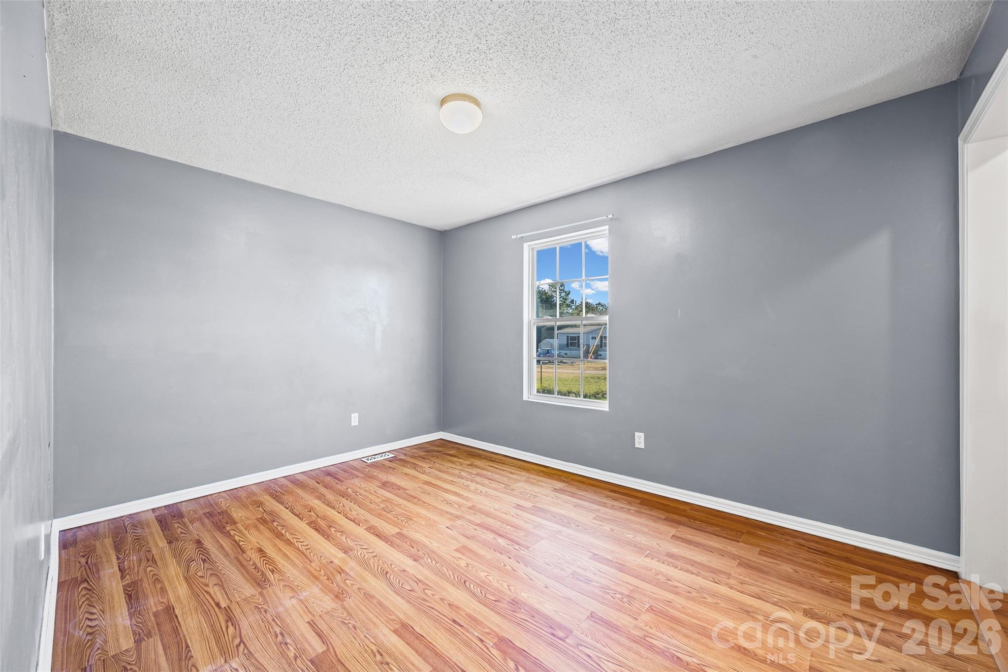 property viewer photo 18