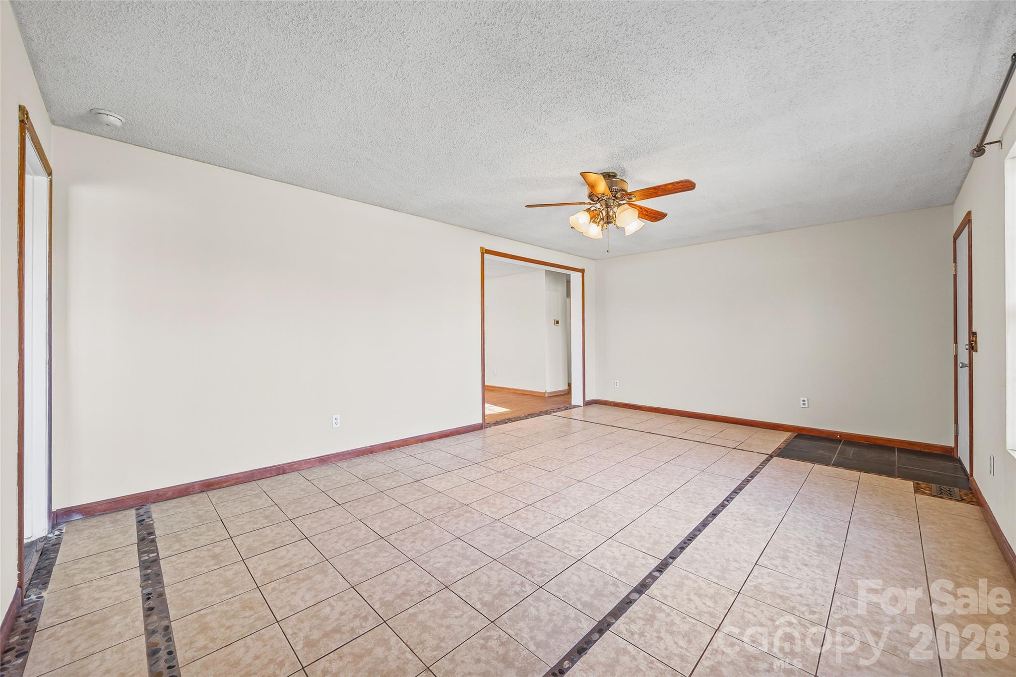 property viewer photo 3