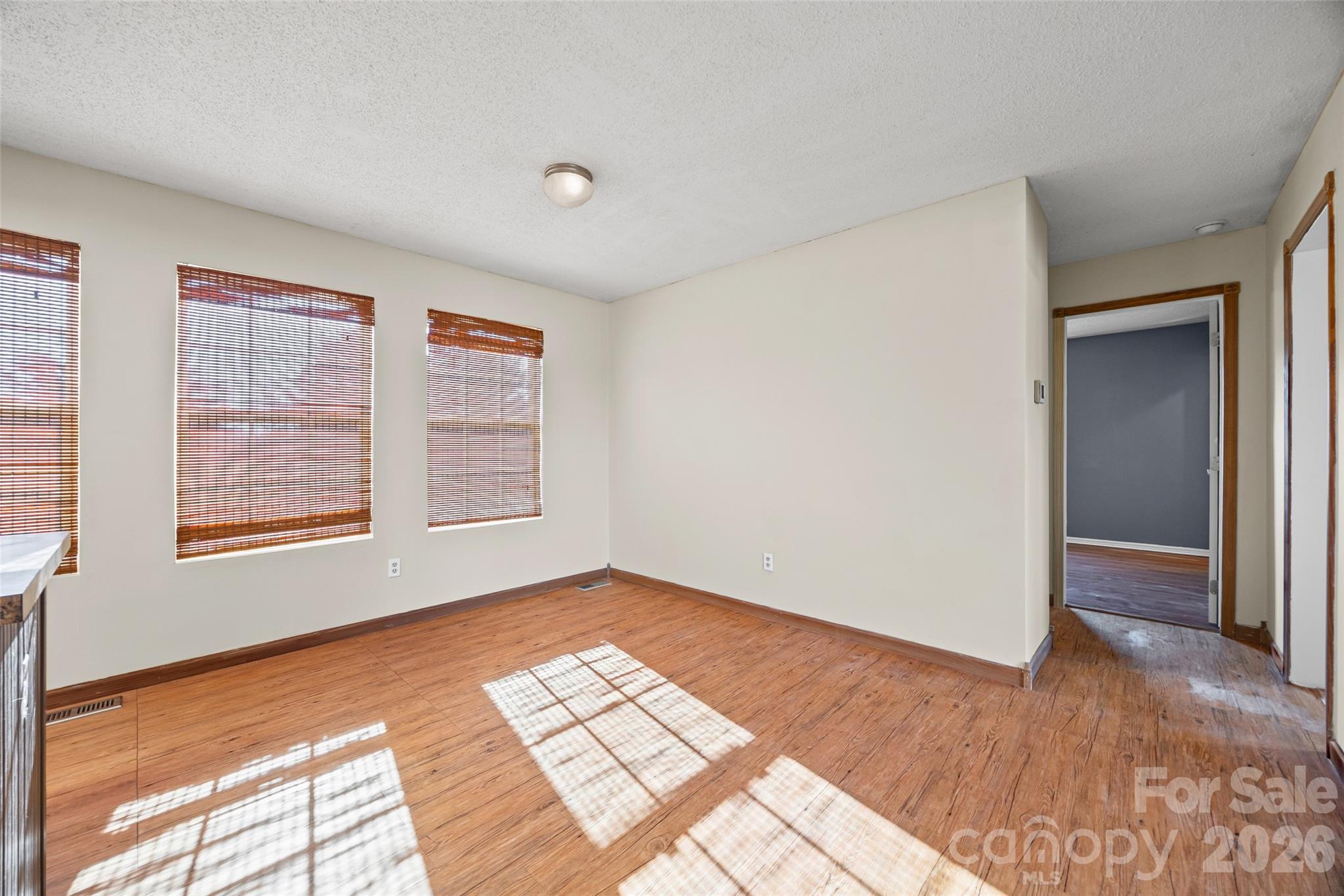 property viewer photo 5