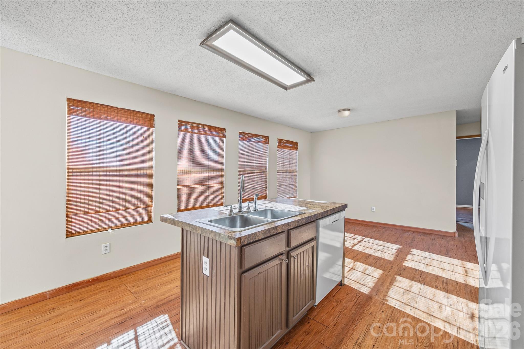 property viewer photo 9