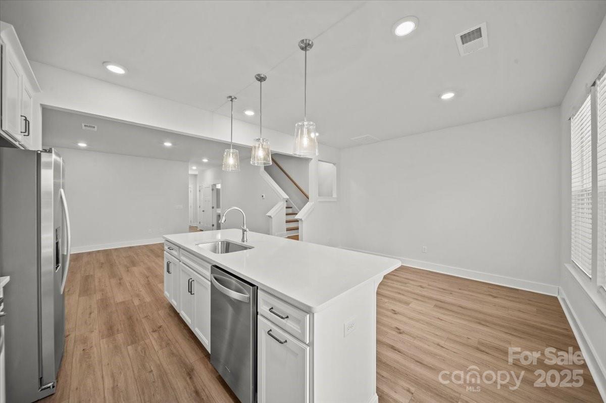 property viewer photo 6
