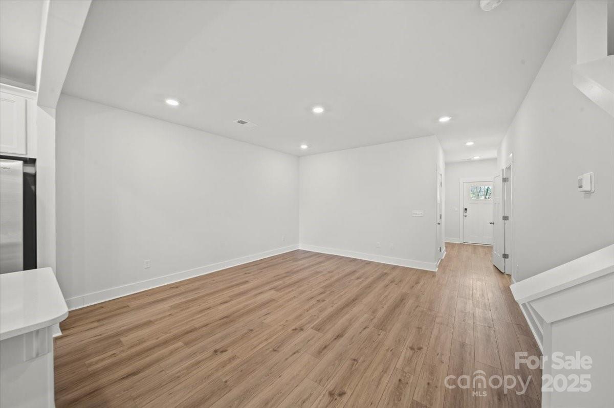 property viewer photo 9
