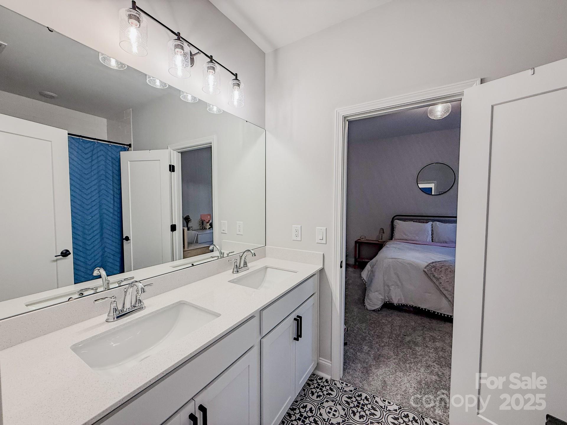 property viewer photo 16