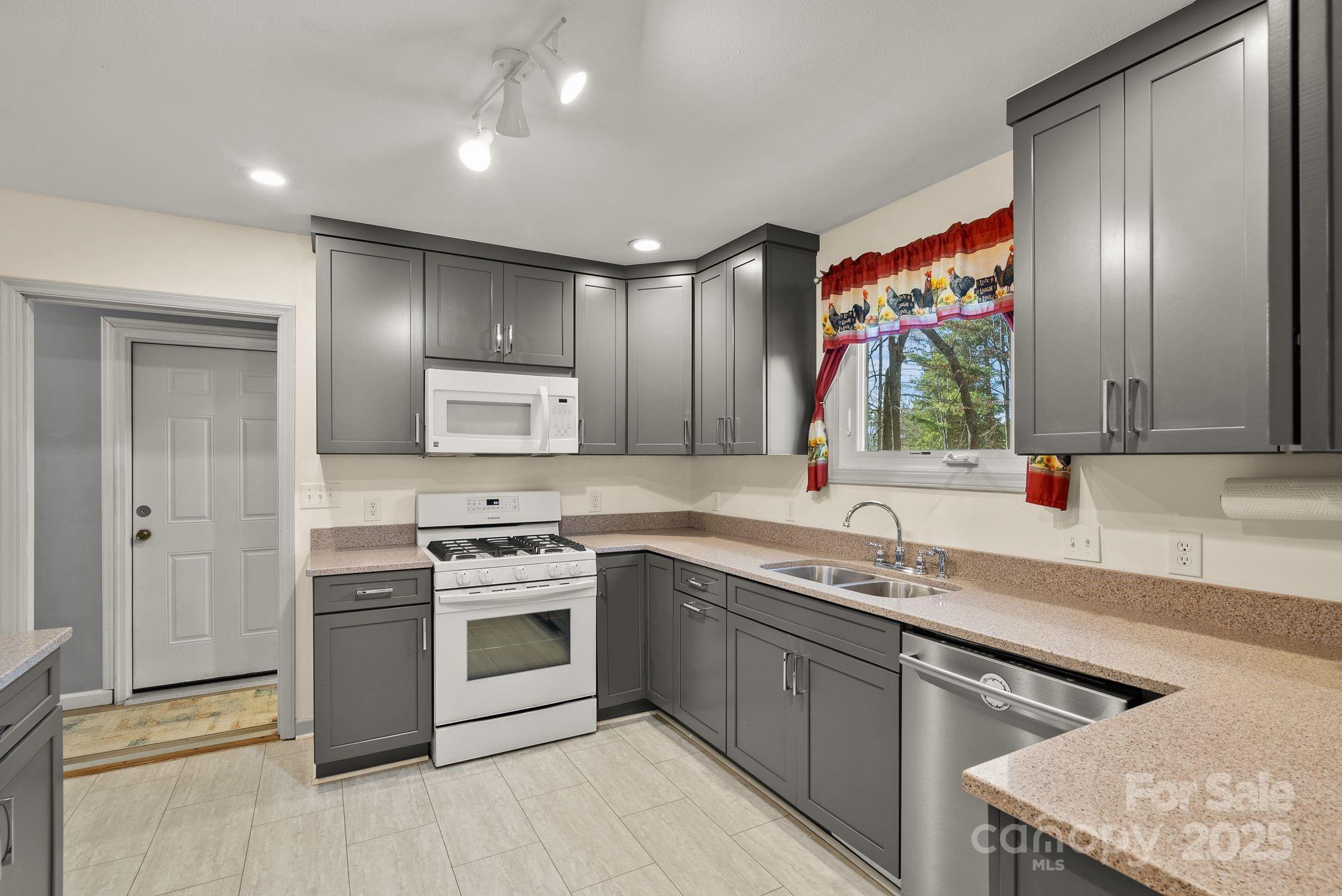 property viewer photo 13
