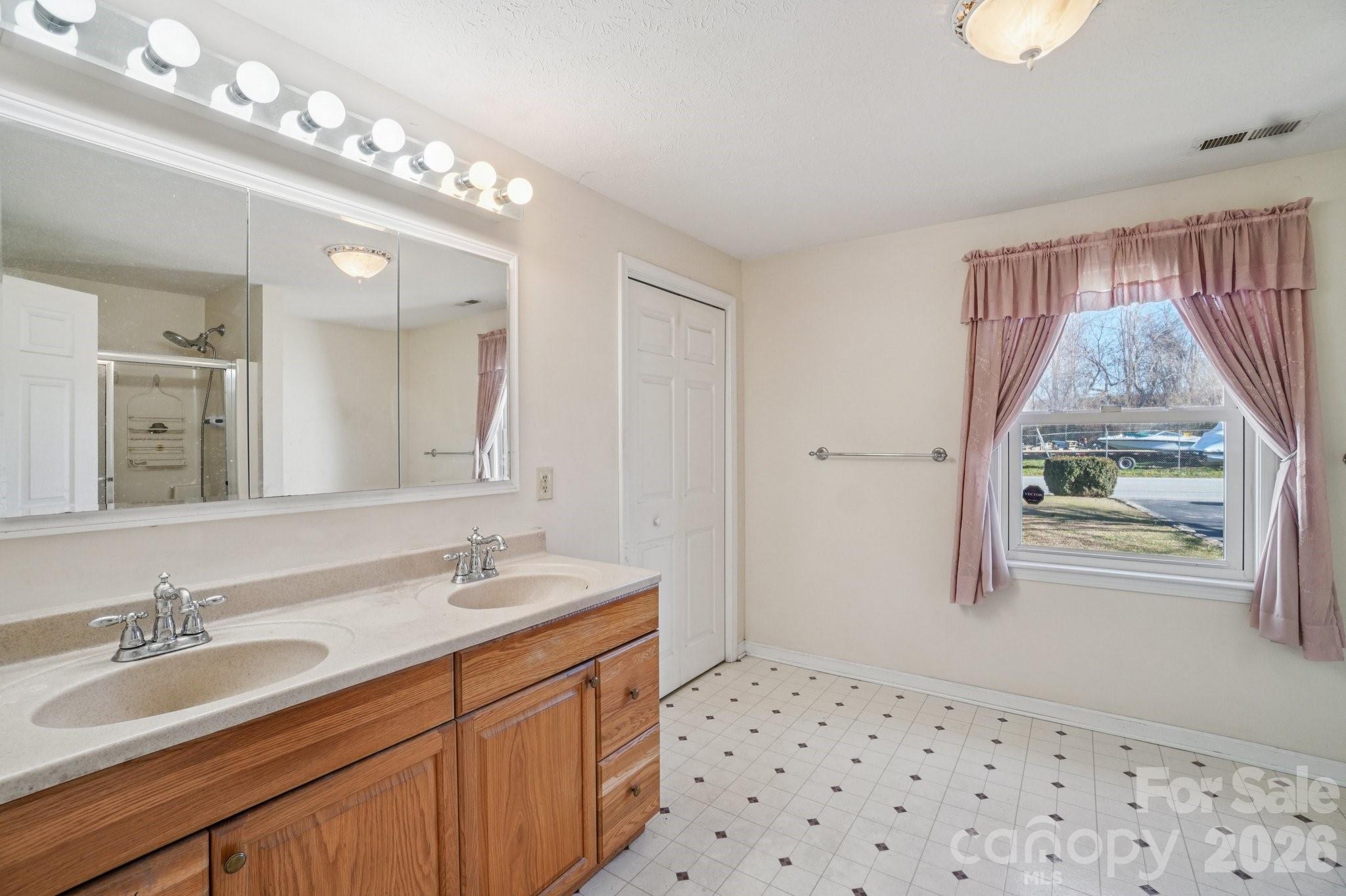 property viewer photo 21