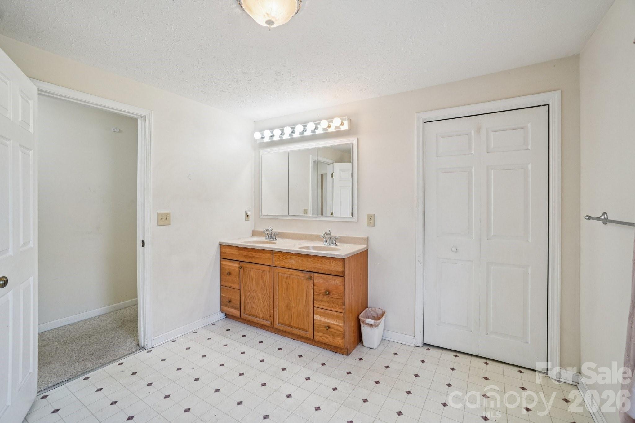 property viewer photo 22