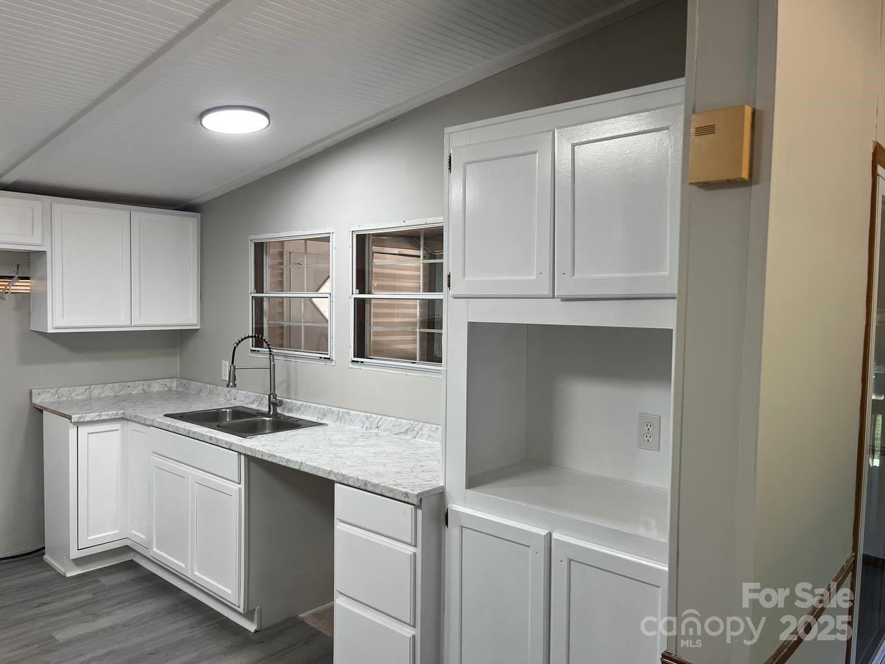 property viewer photo 12