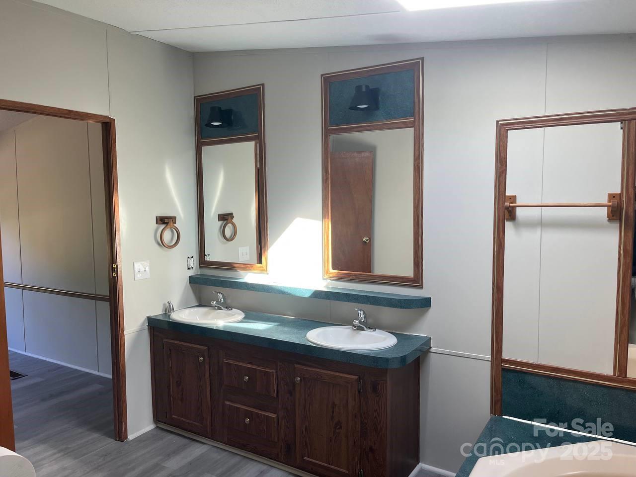 property viewer photo 3