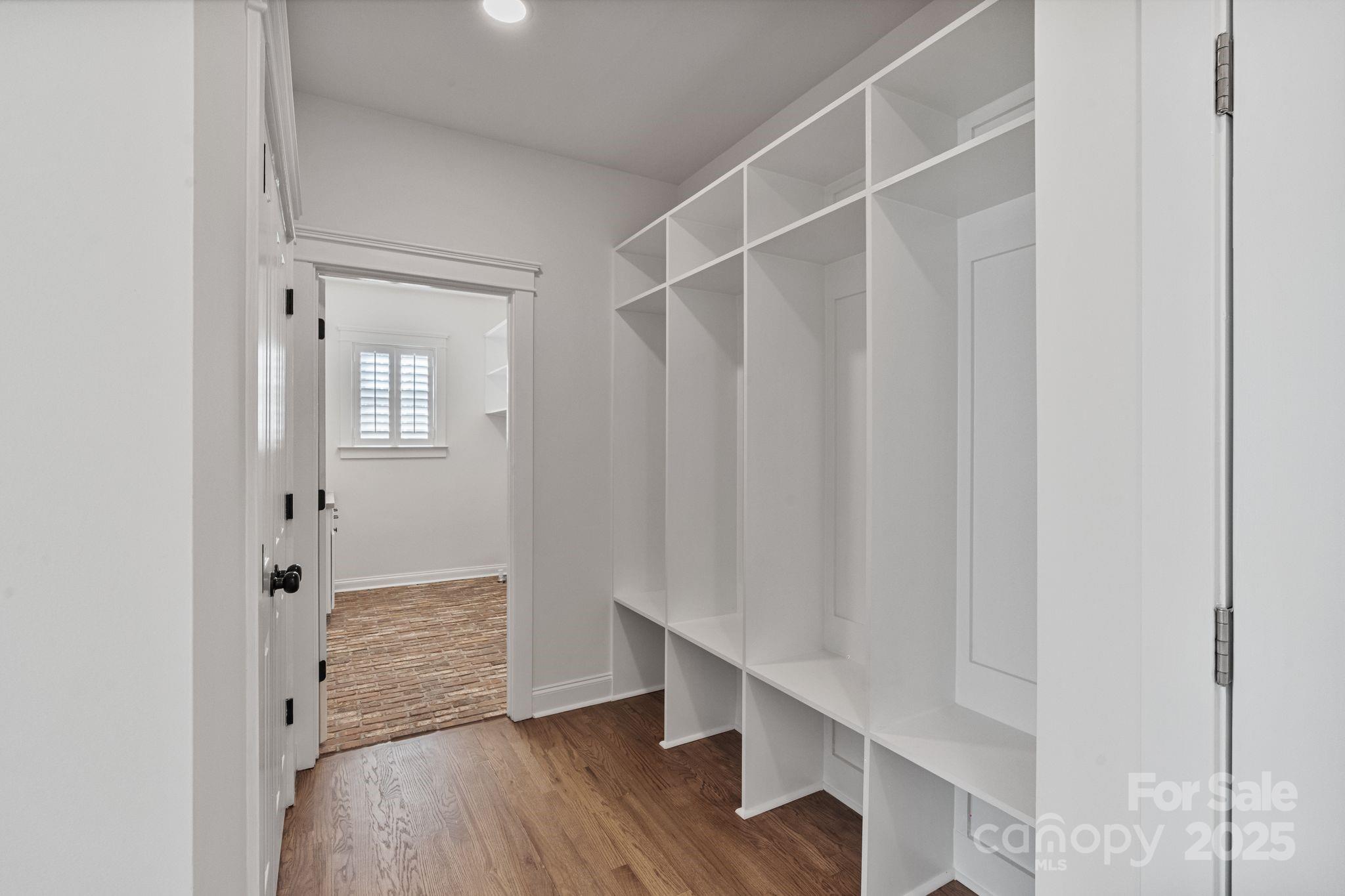 property viewer photo 18