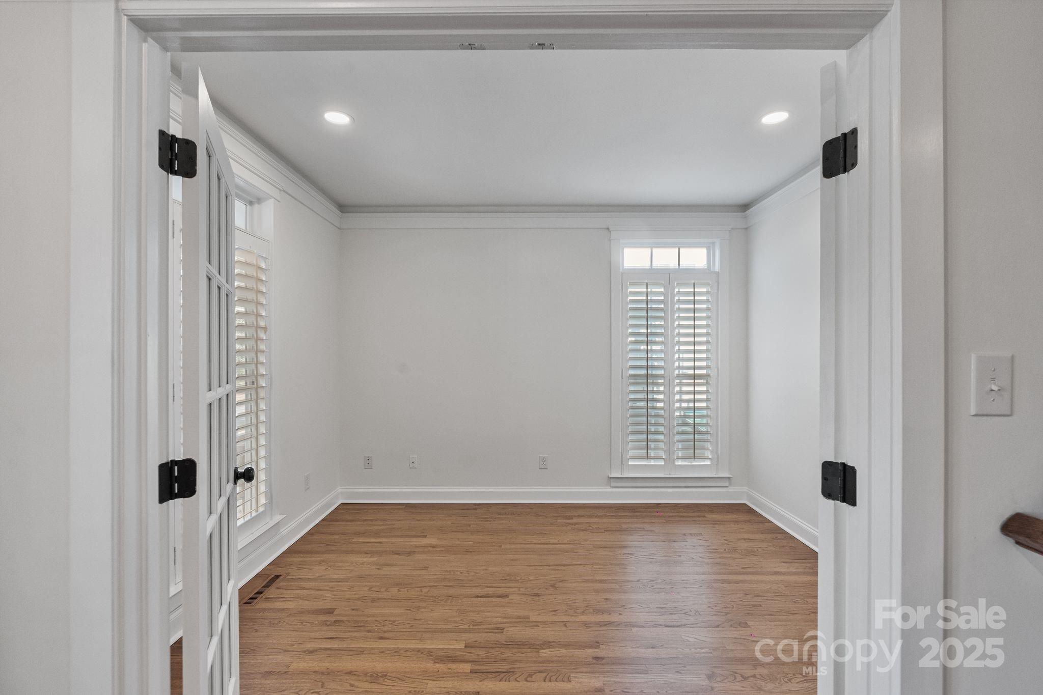 property viewer photo 2