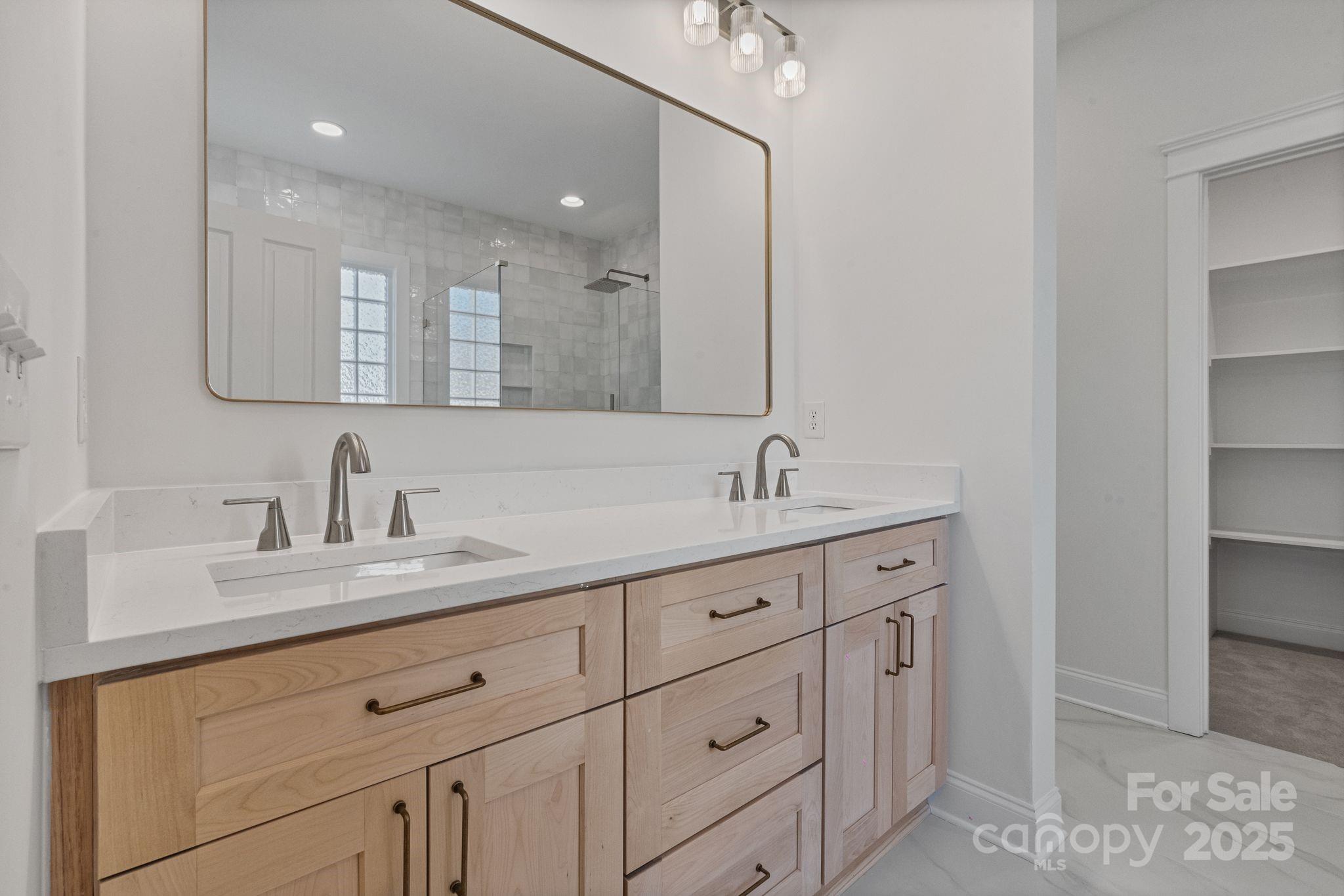 property viewer photo 23