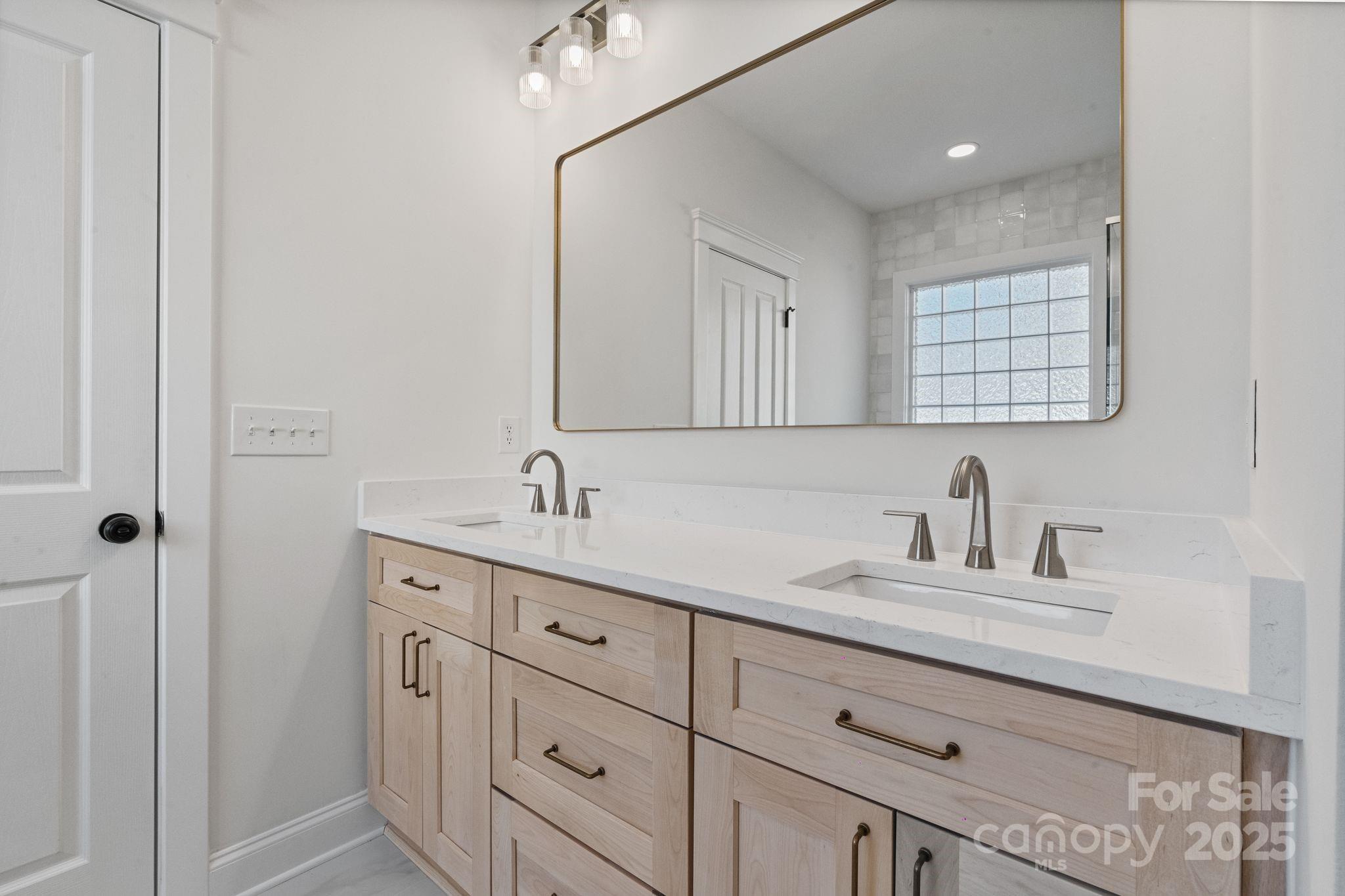 property viewer photo 27