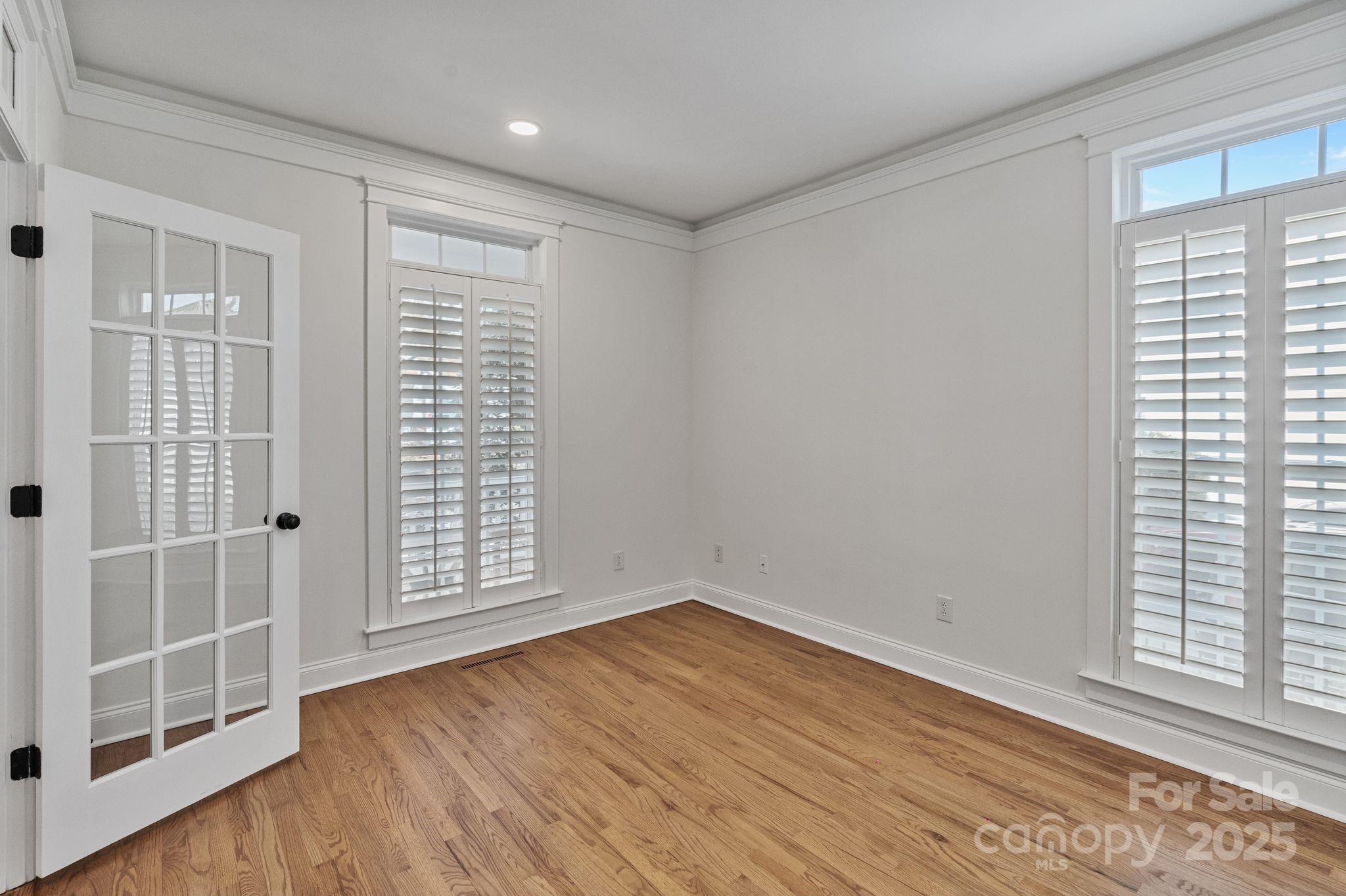 property viewer photo 3