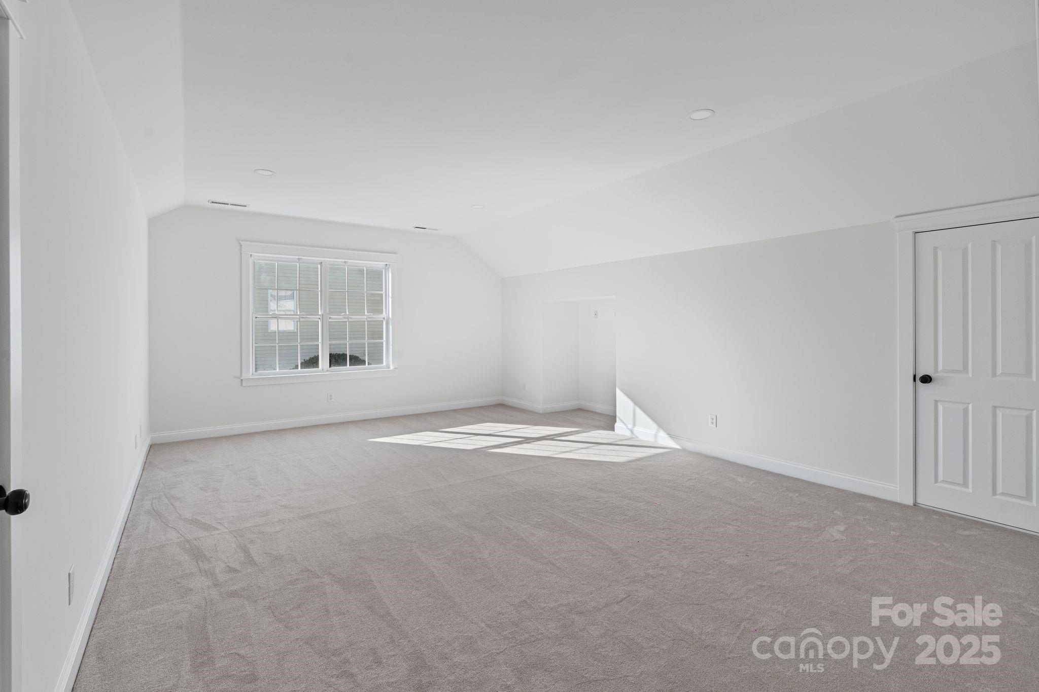property viewer photo 32