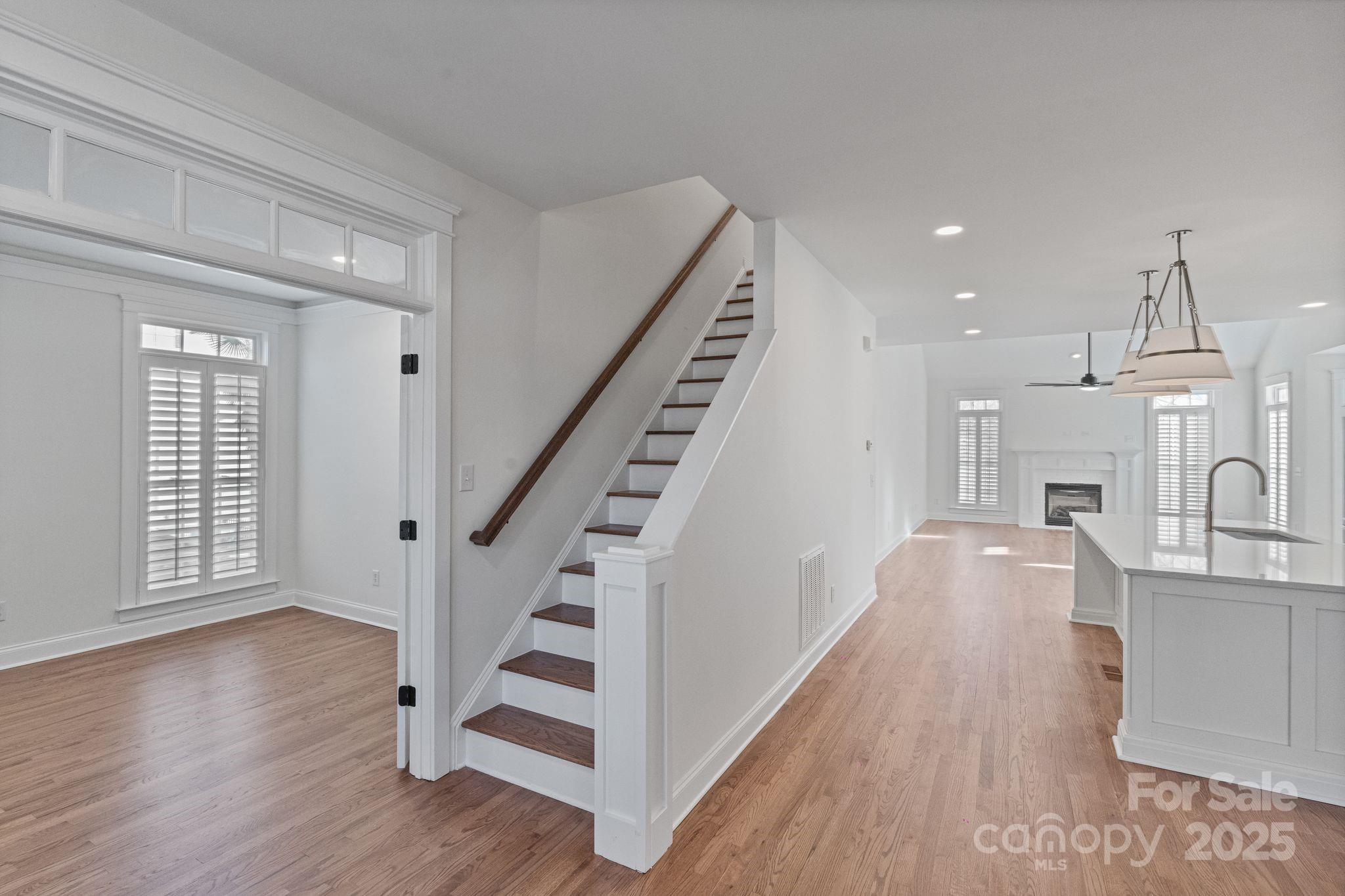 property viewer photo 5