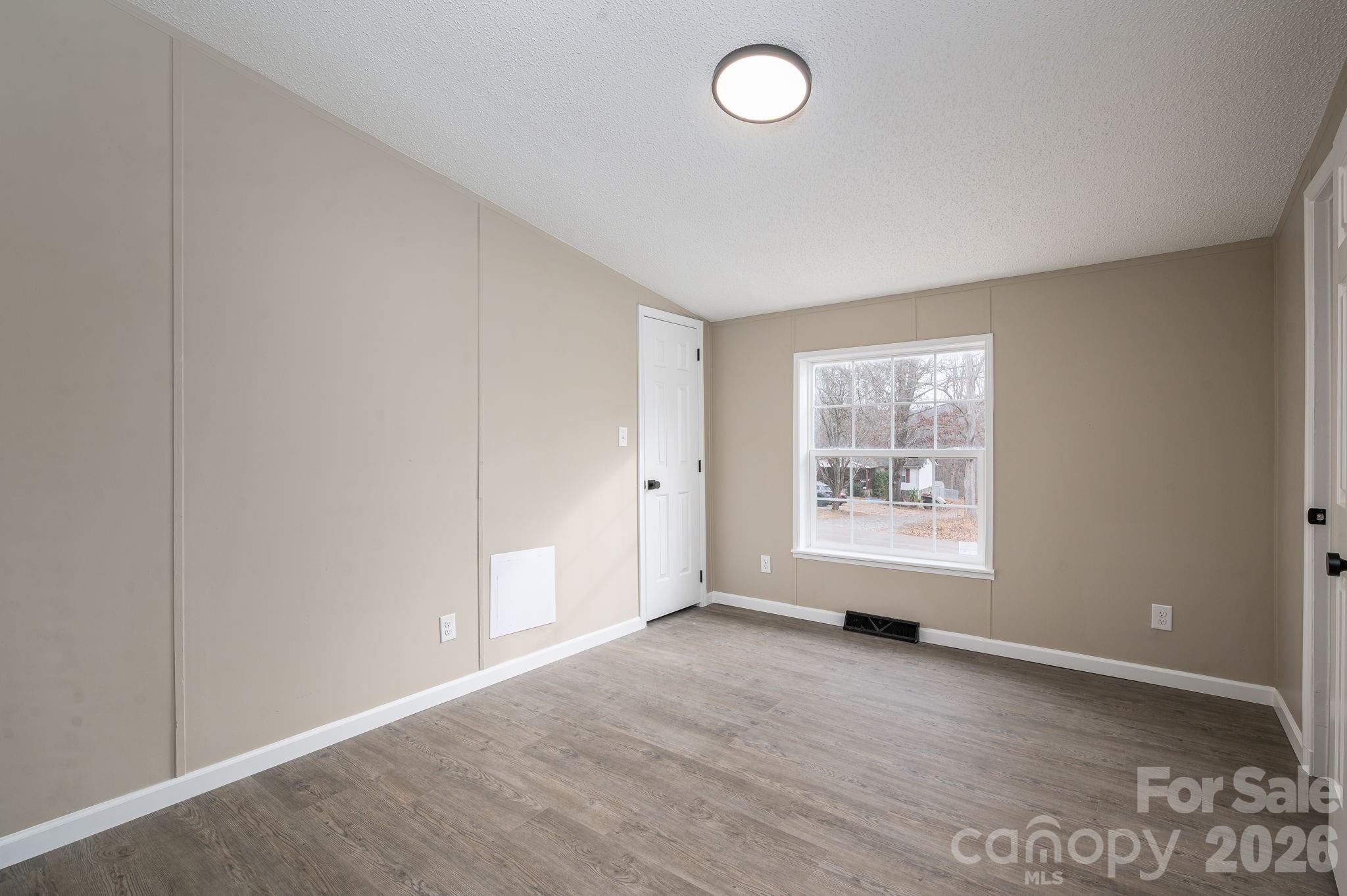 property viewer photo 28