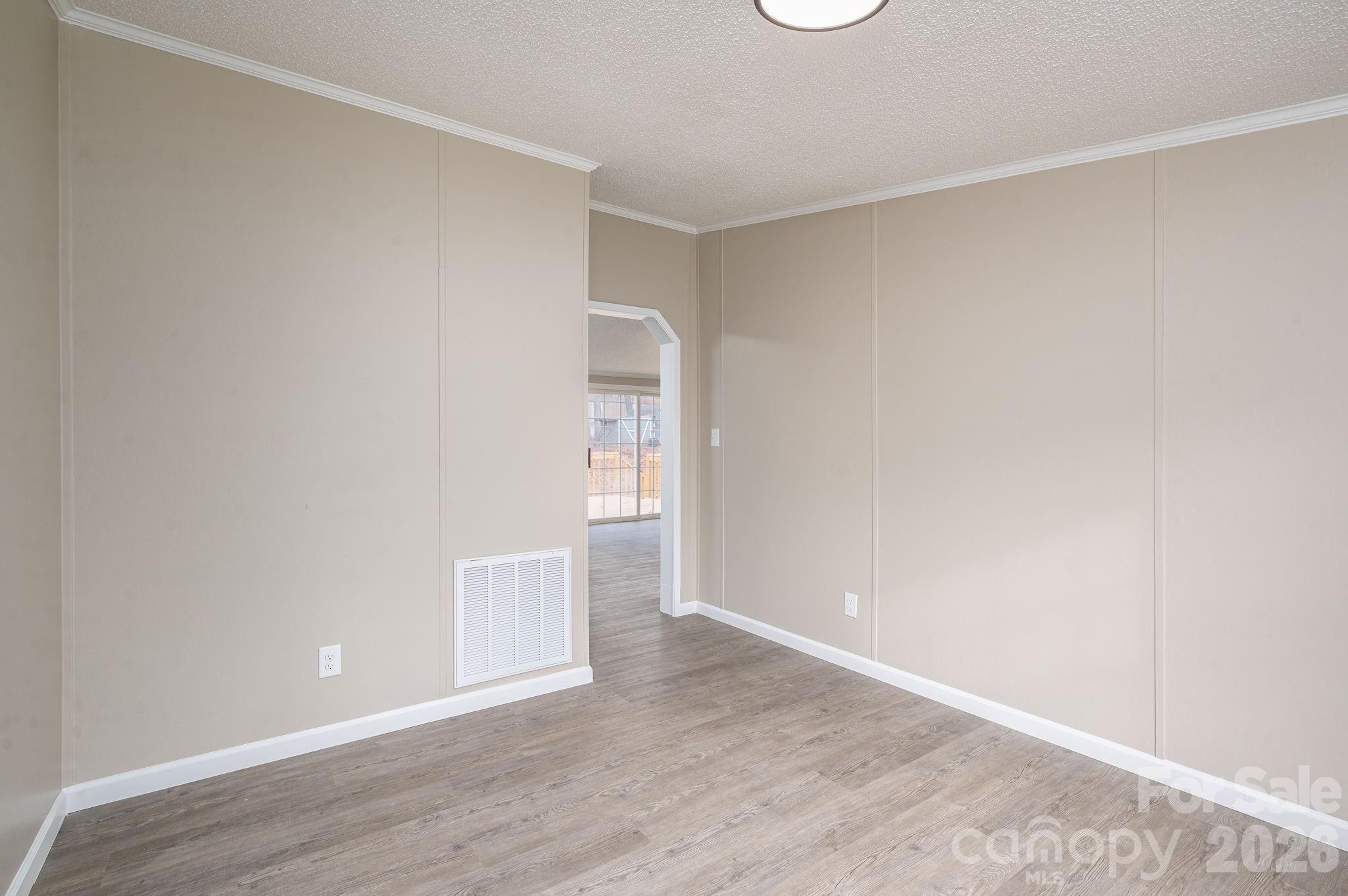 property viewer photo 33