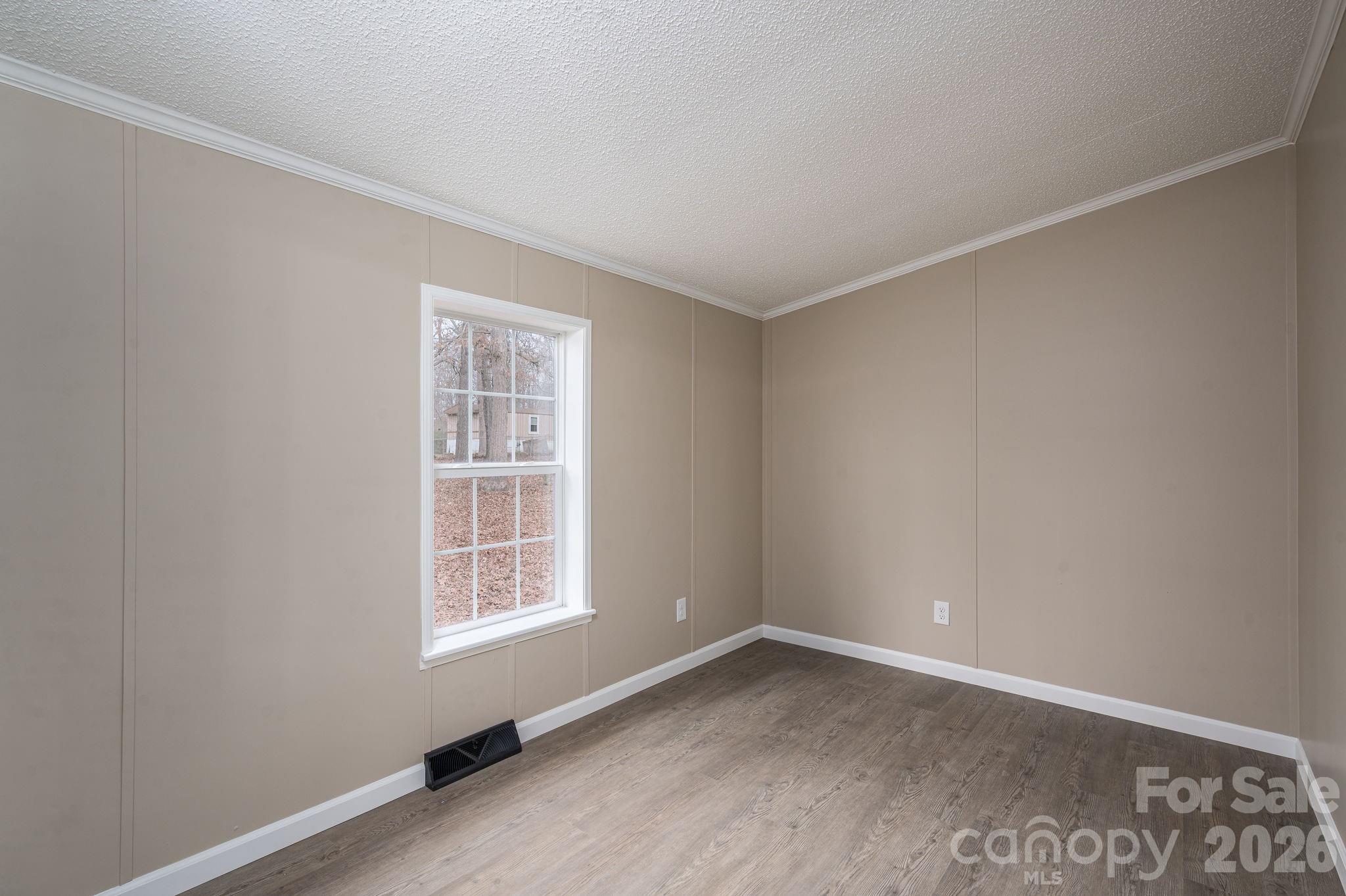 property viewer photo 35