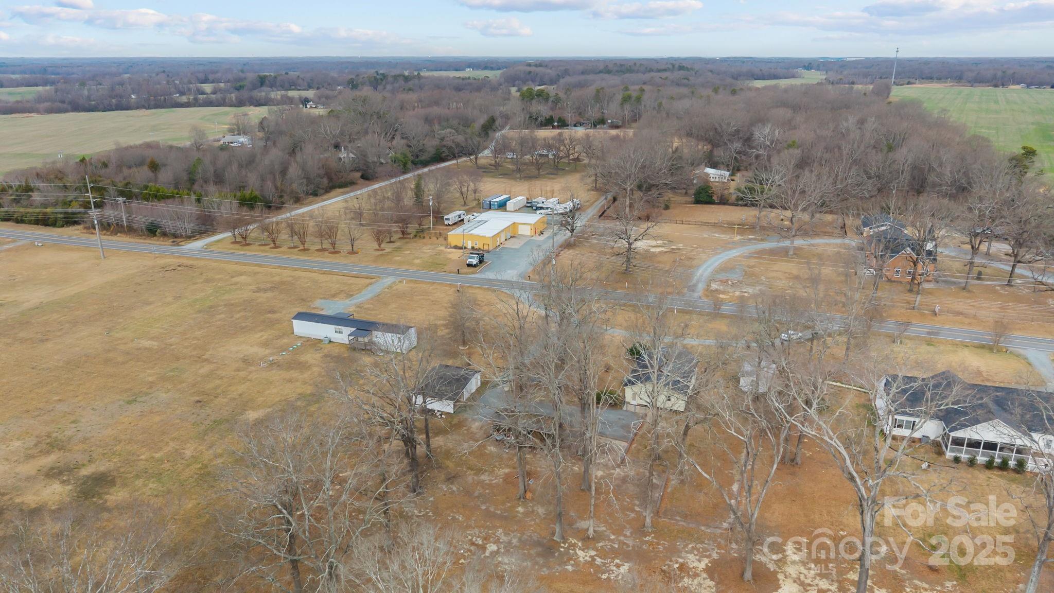 main property photo 28
