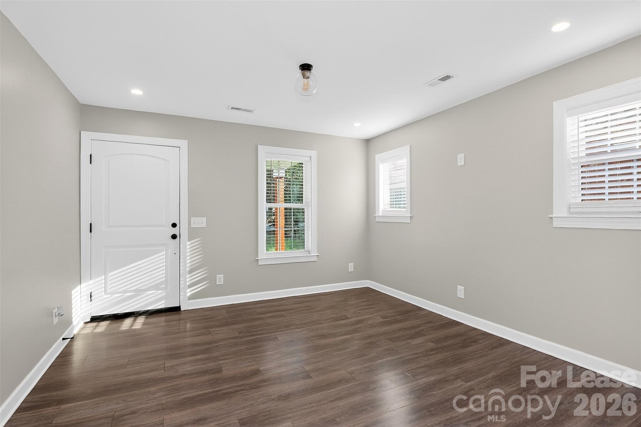 property viewer photo 3