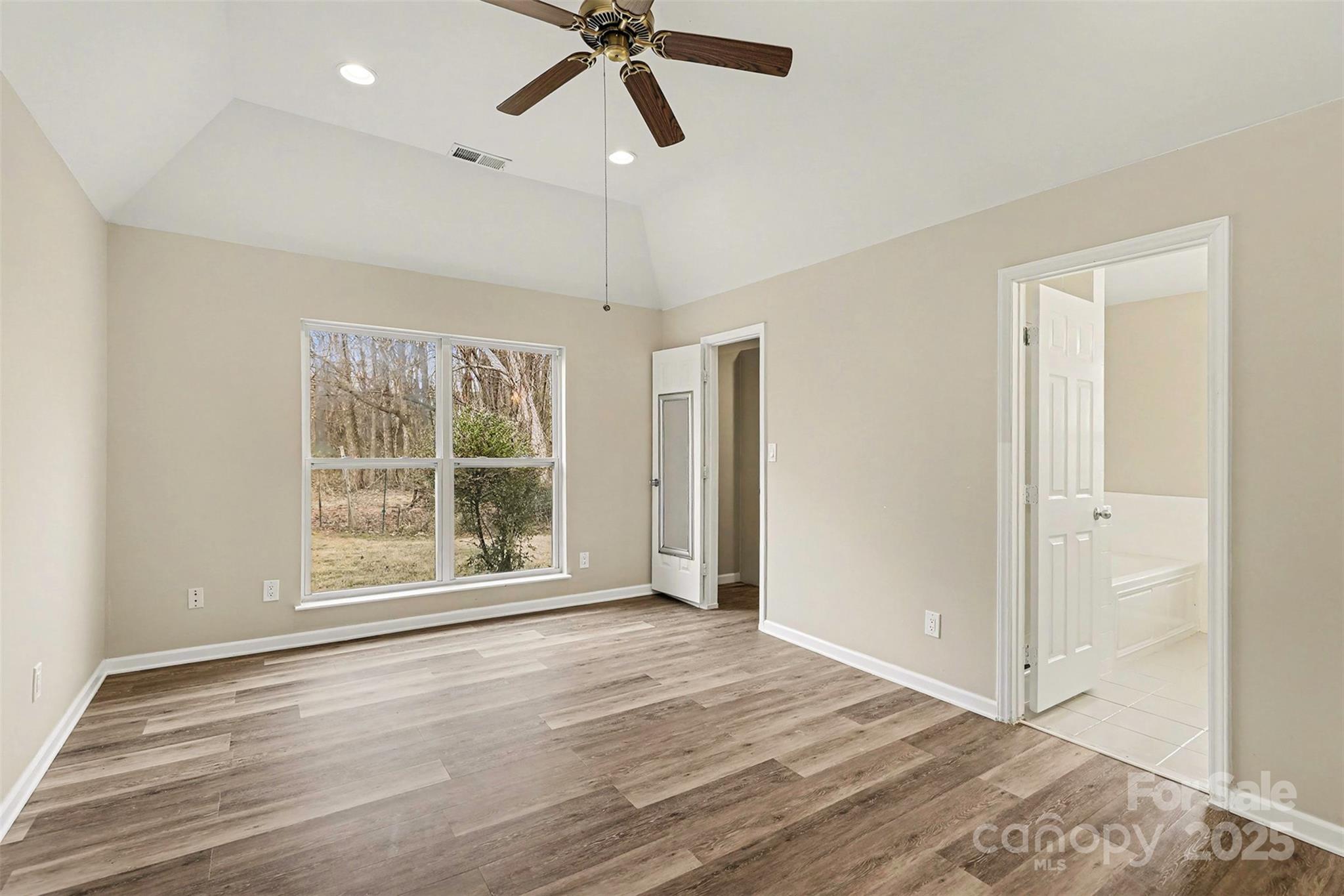 property viewer photo 10