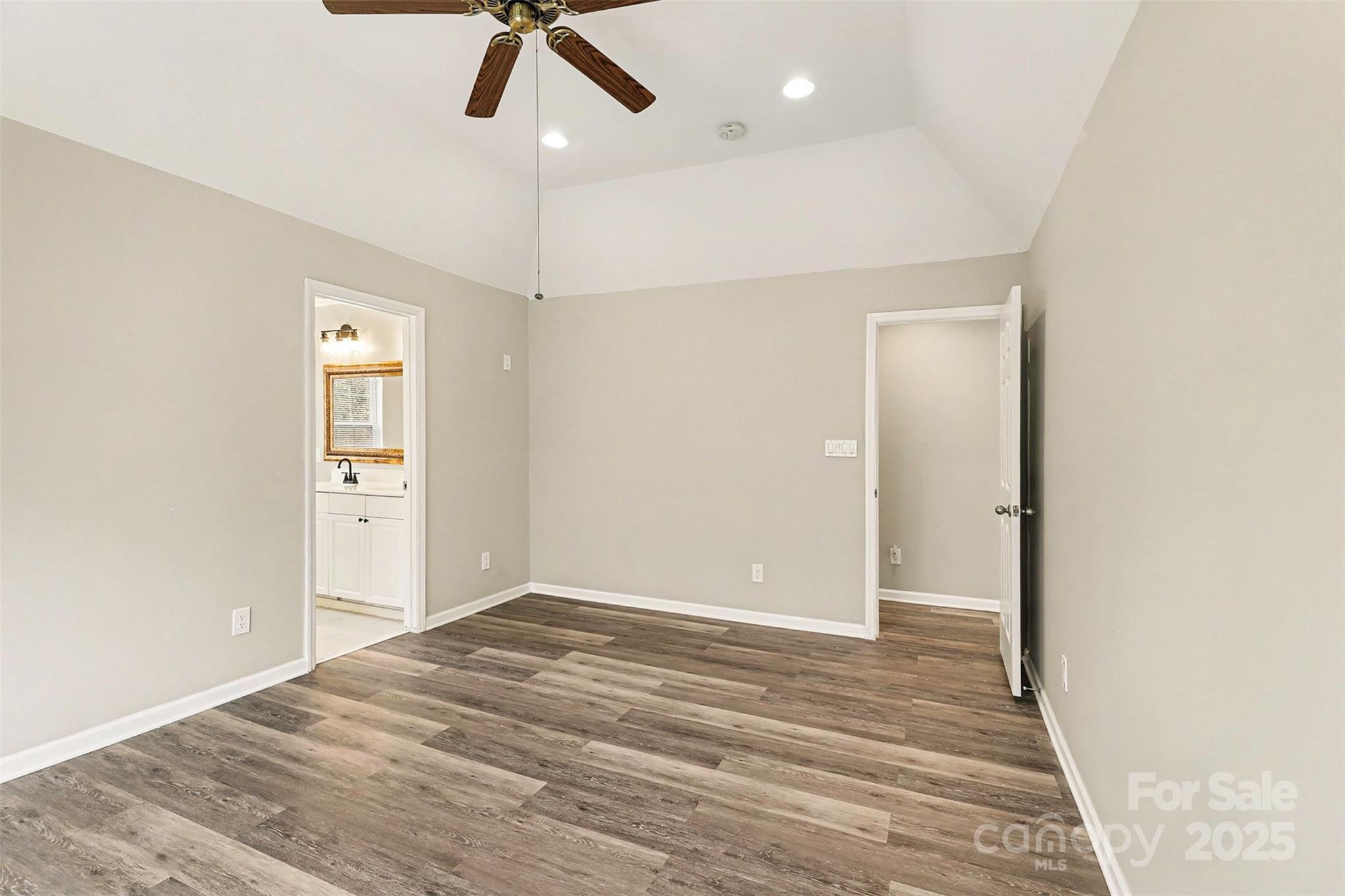 property viewer photo 11