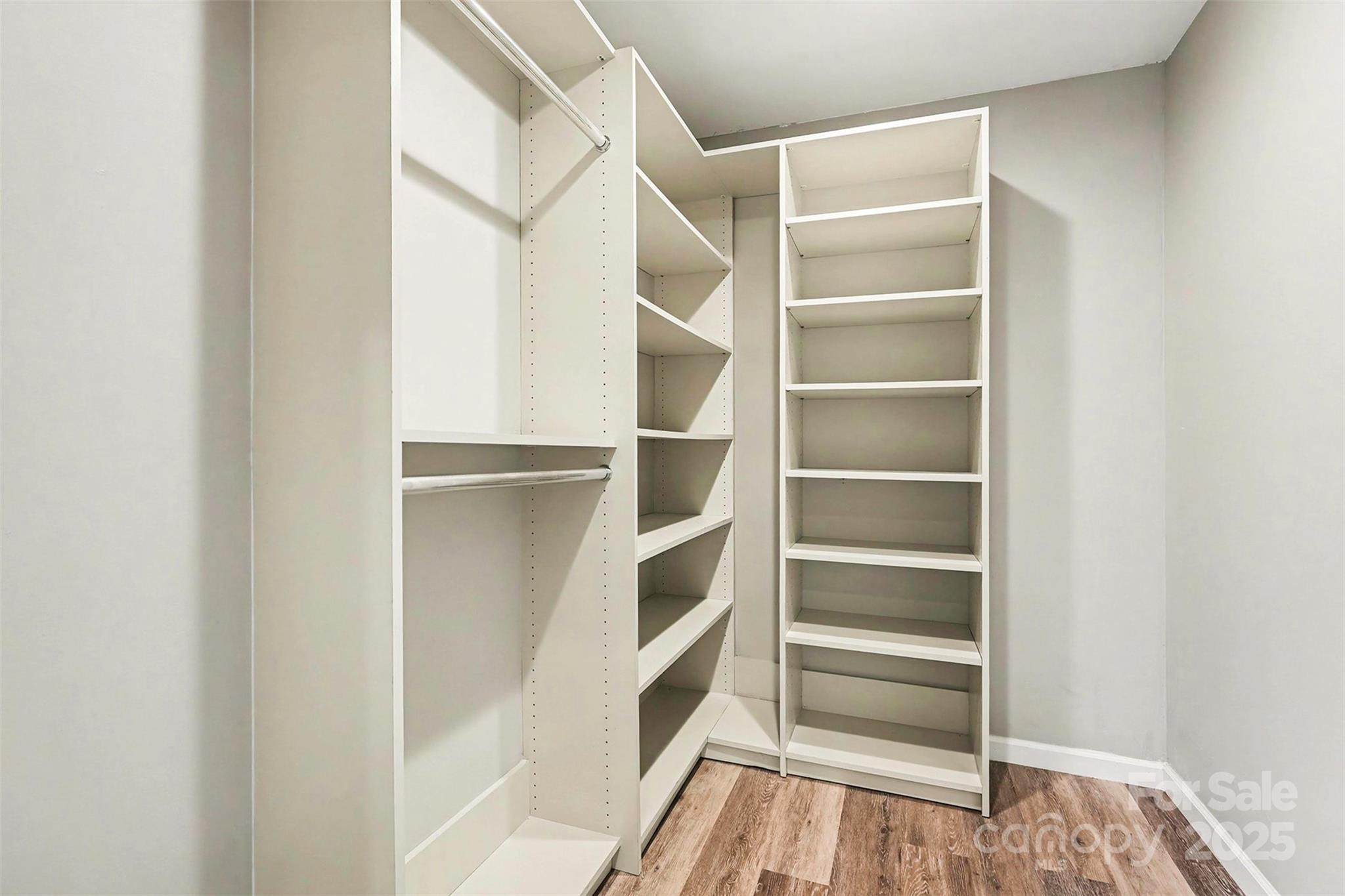 property viewer photo 12