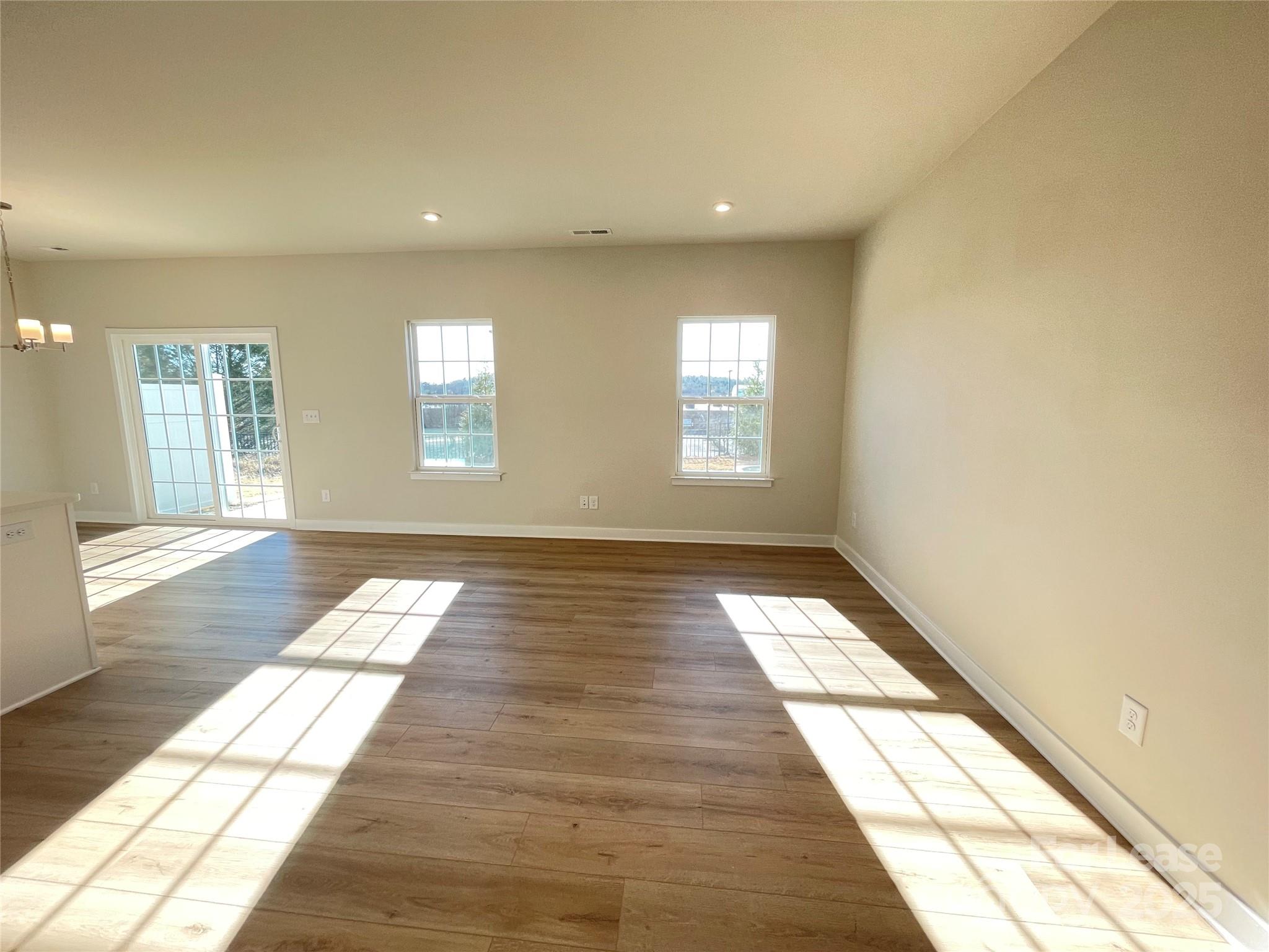 property viewer photo 5