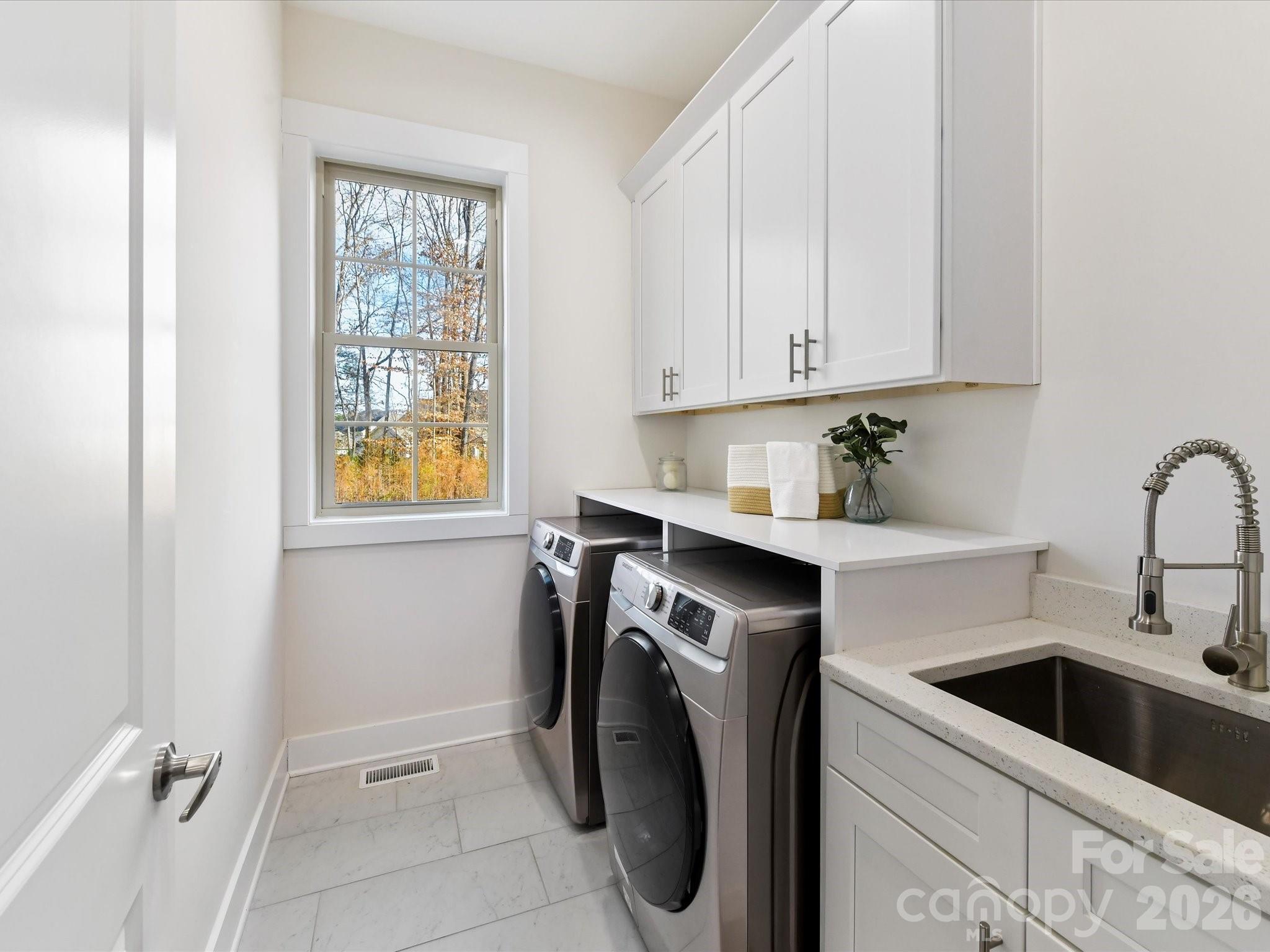 property viewer photo 16