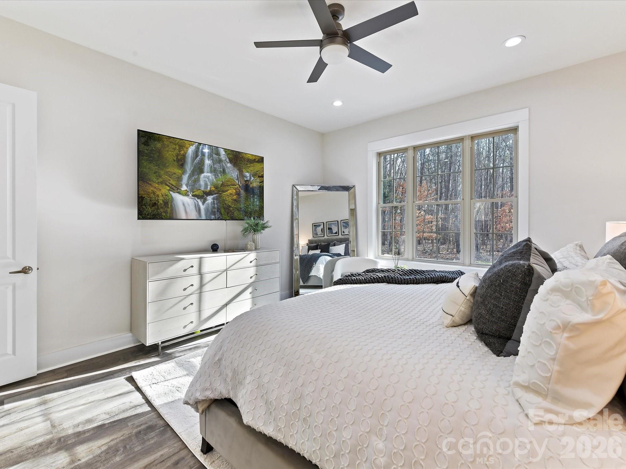 property viewer photo 18