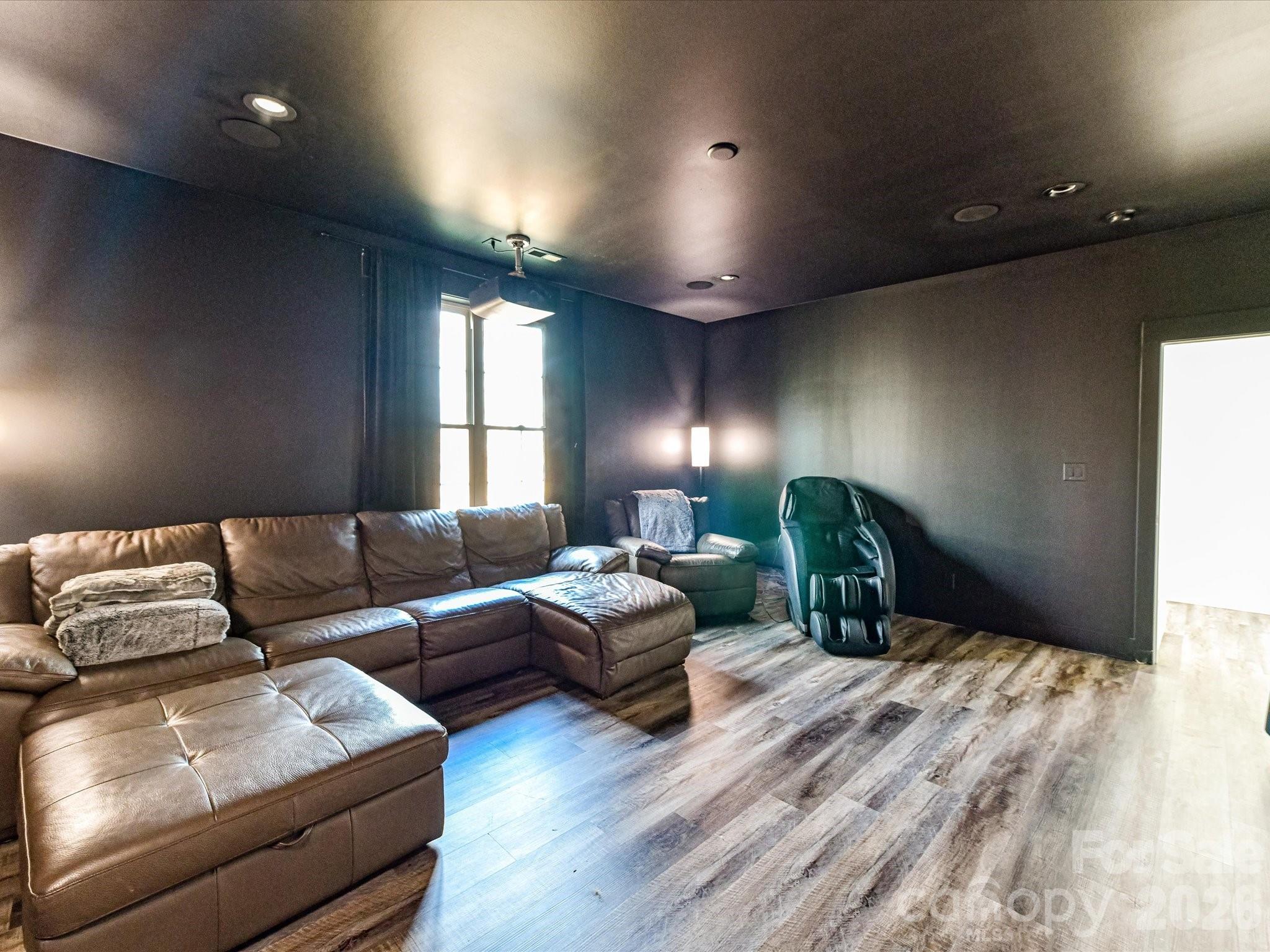 property viewer photo 32