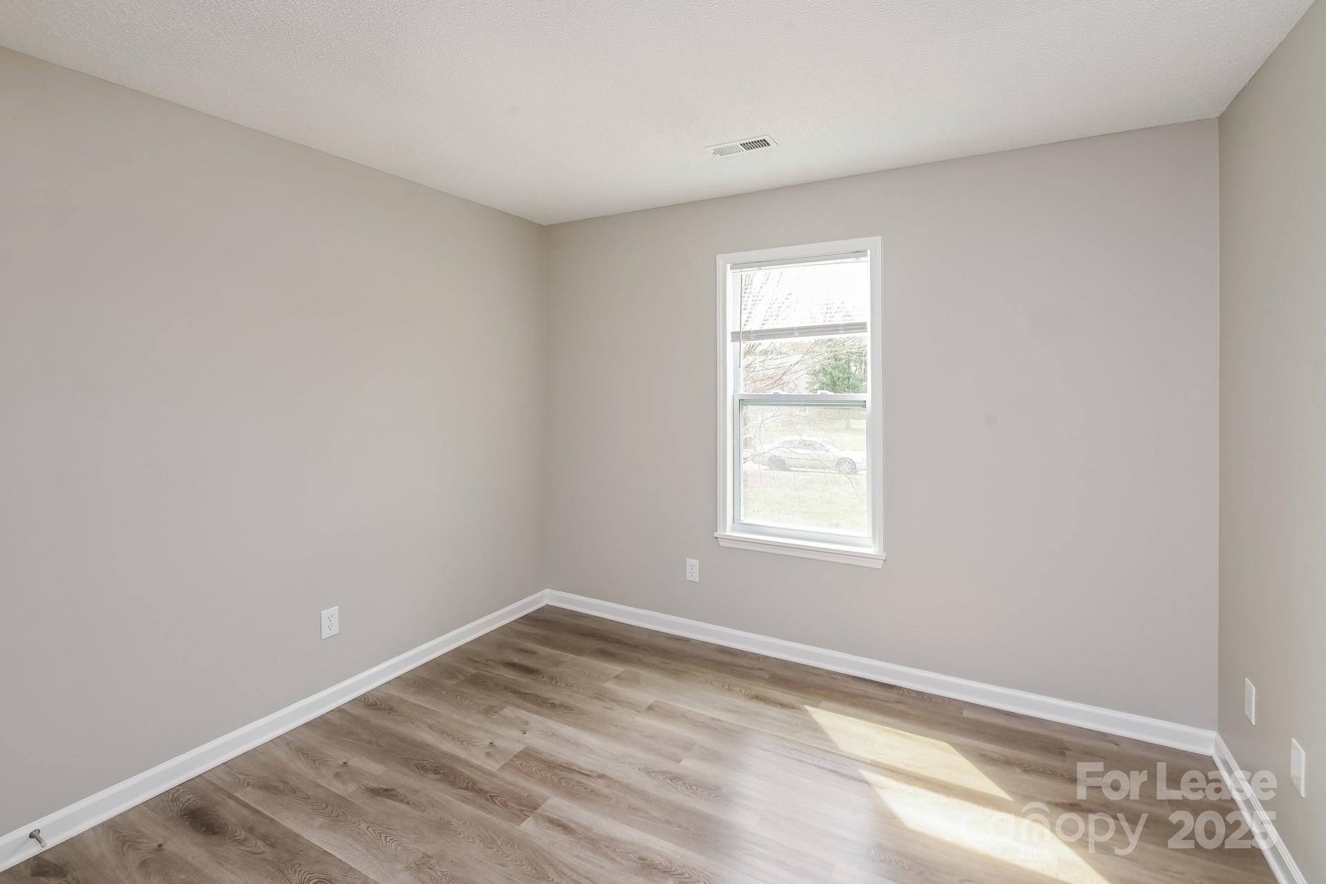 property viewer photo 13