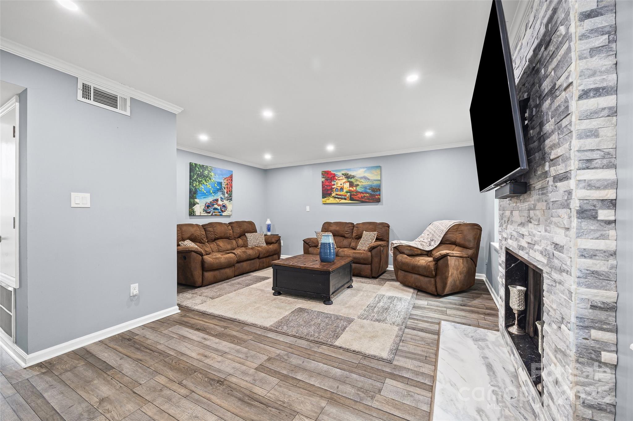 property viewer photo 11