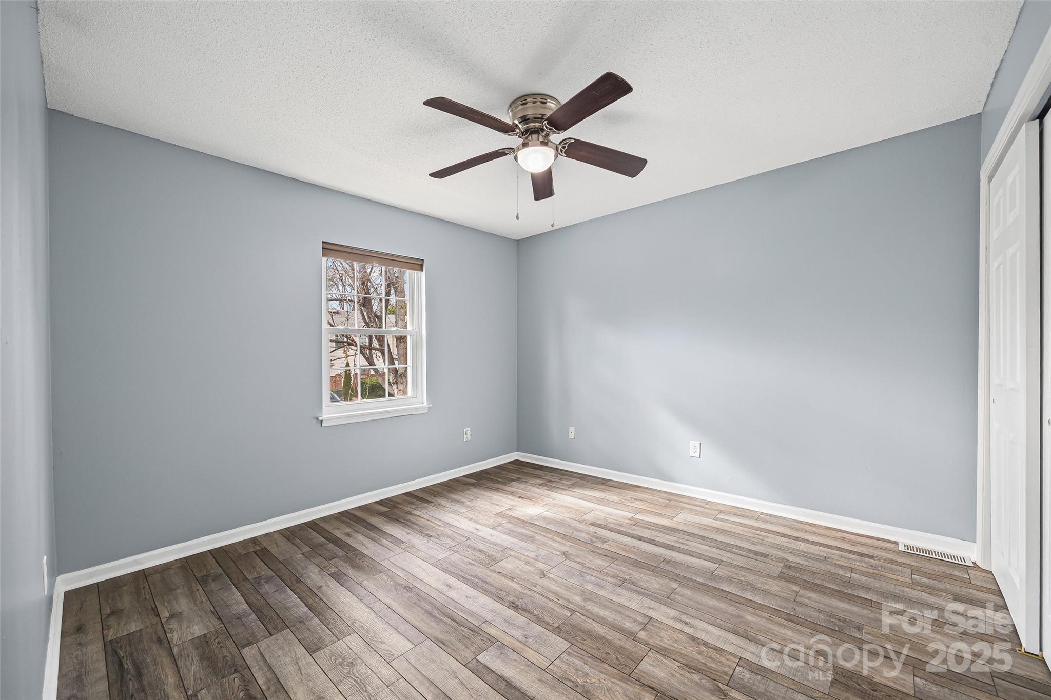 property viewer photo 16