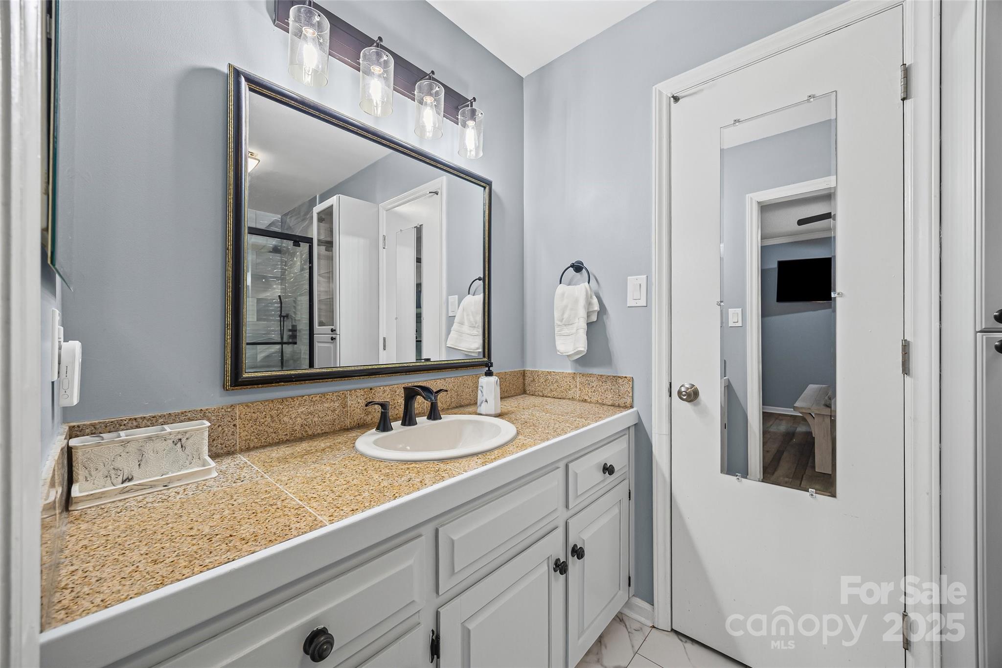 property viewer photo 23