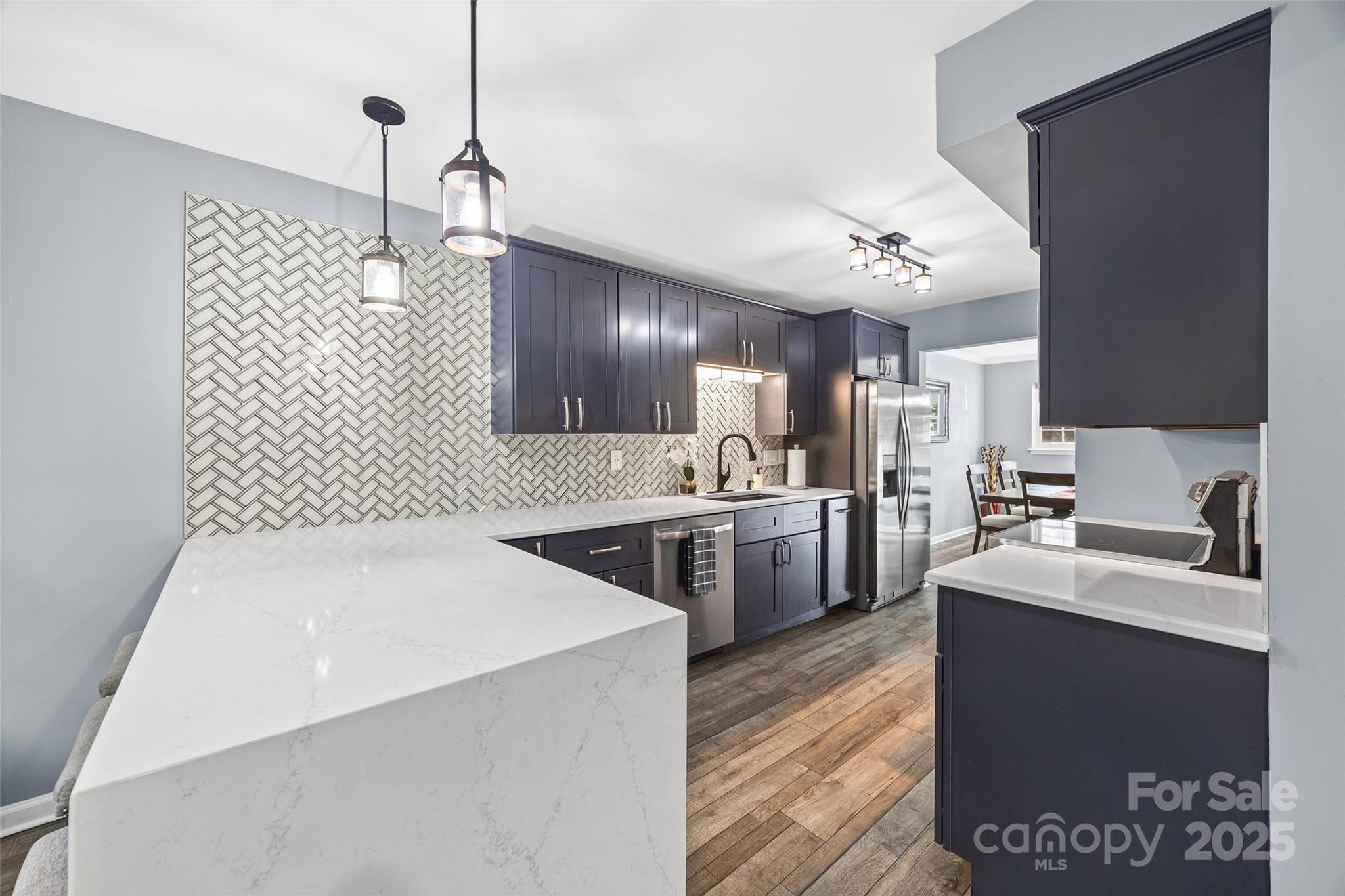 property viewer photo 7