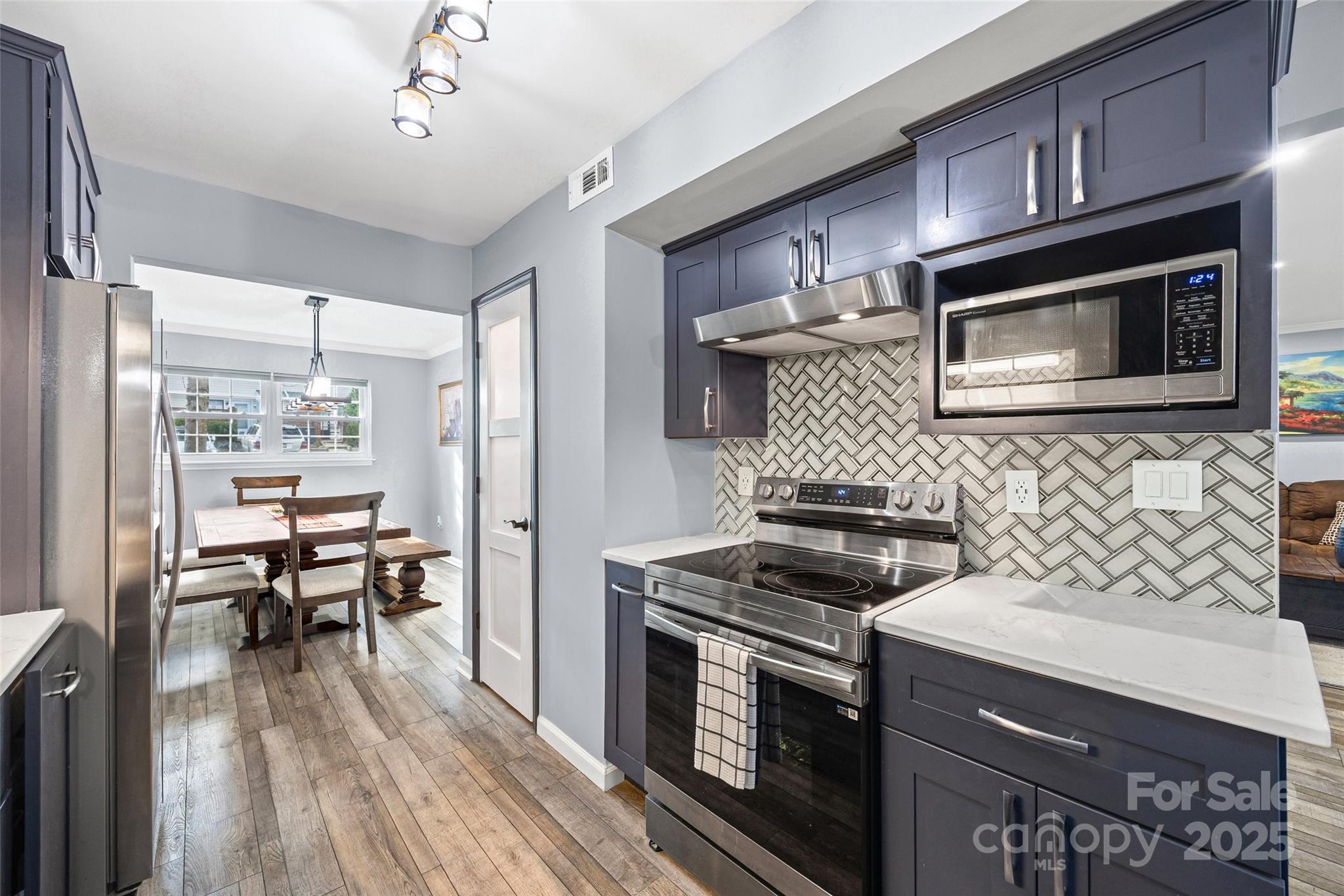 property viewer photo 9