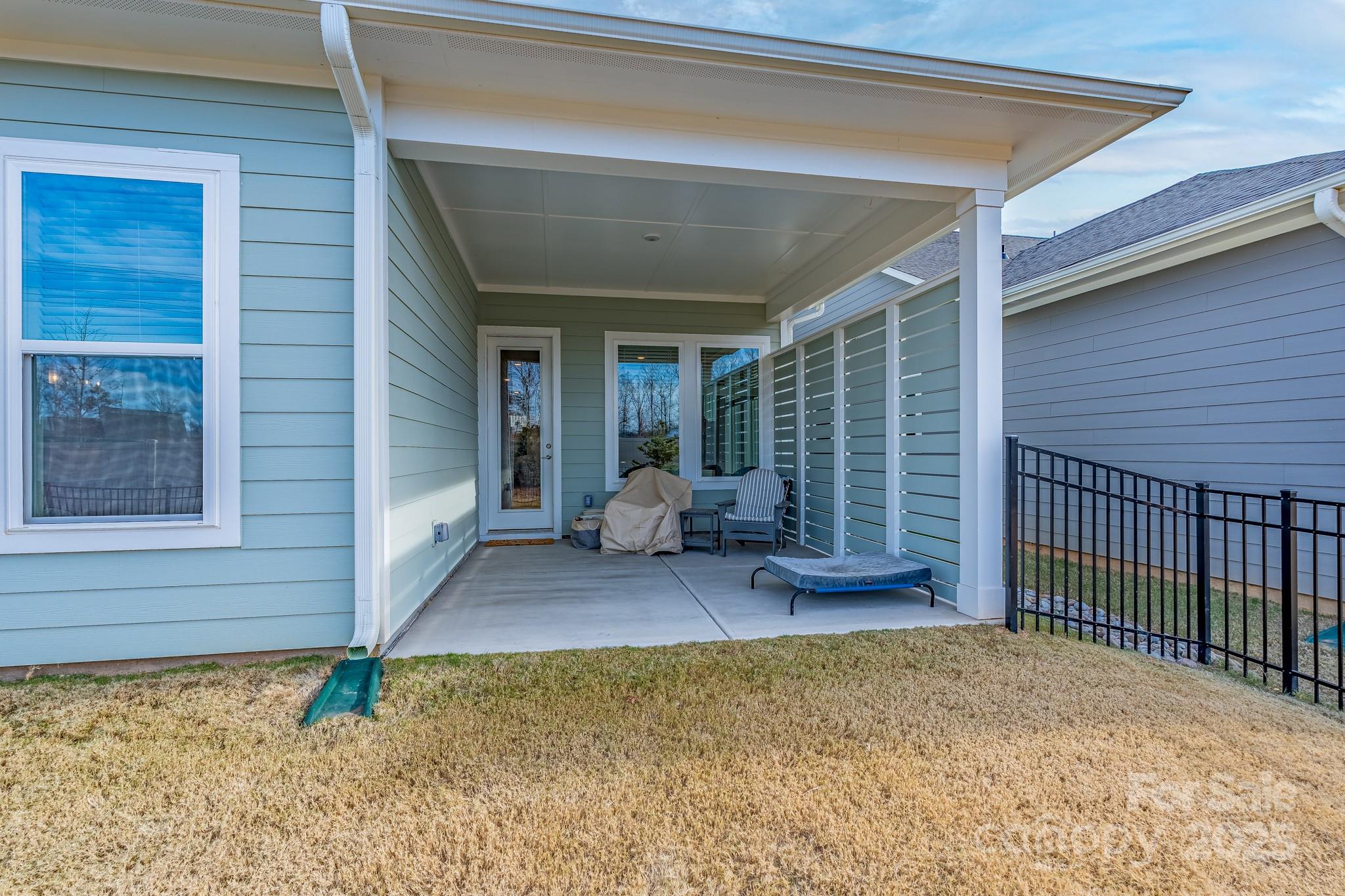 main property photo 28
