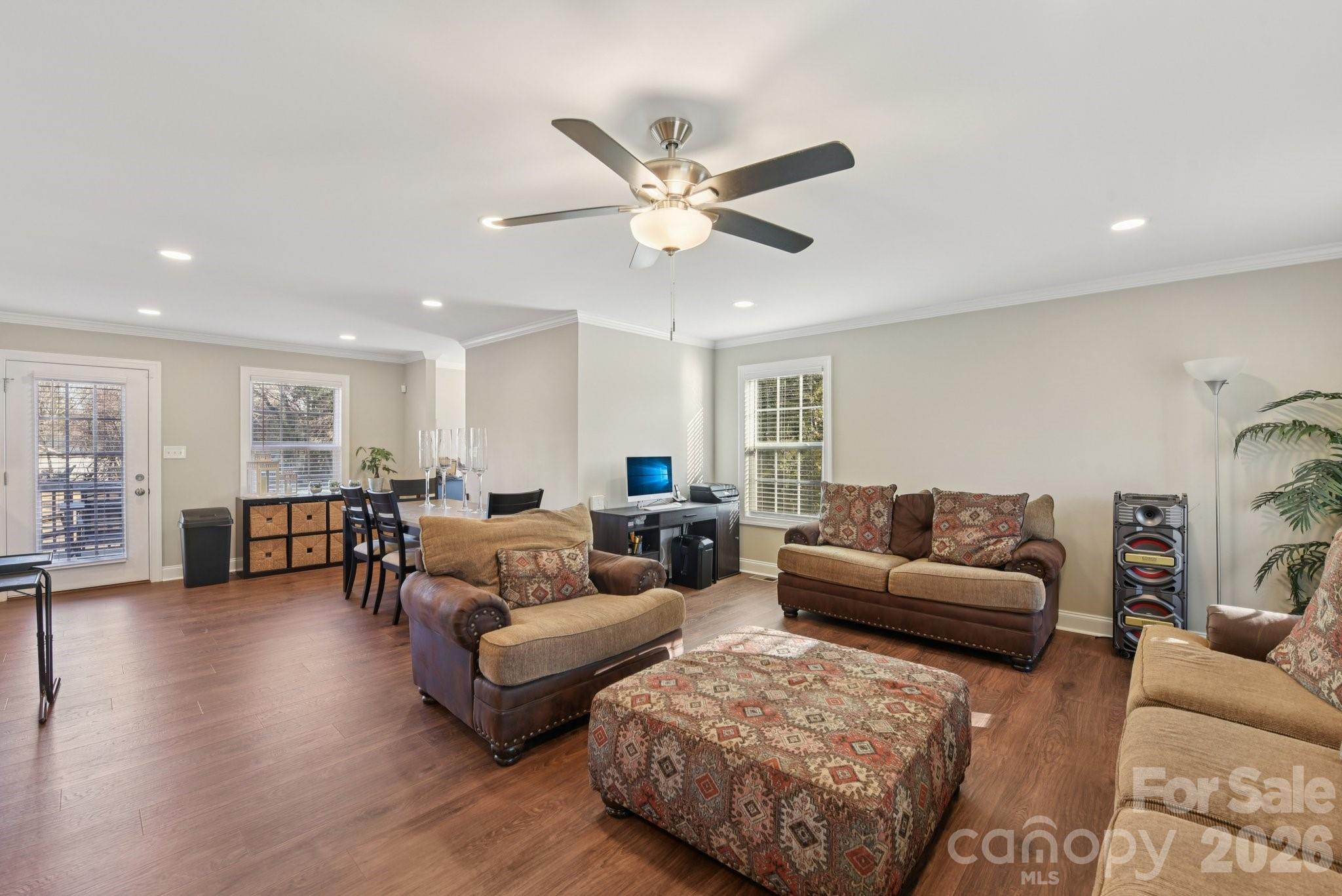 property viewer photo 3