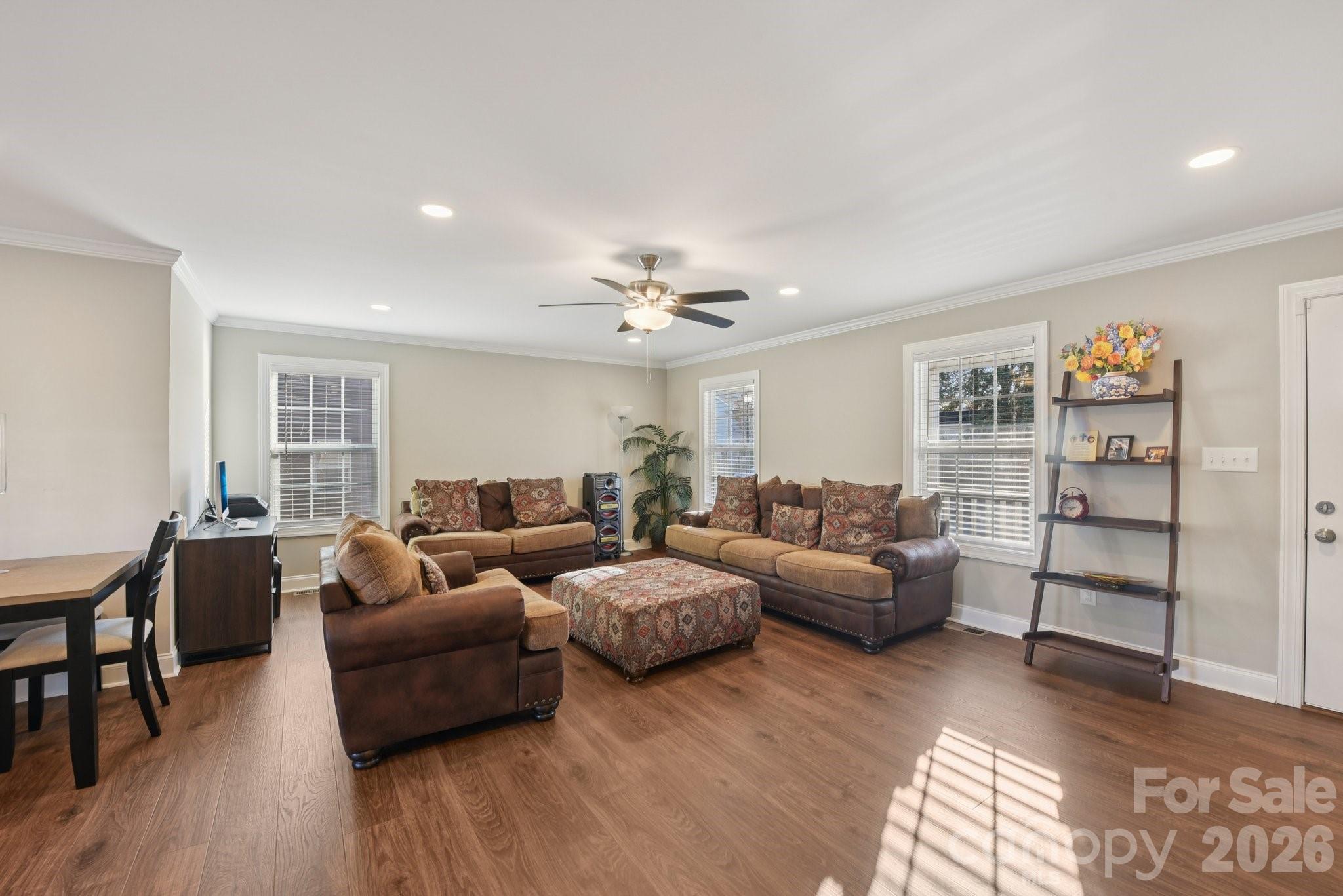 property viewer photo 4