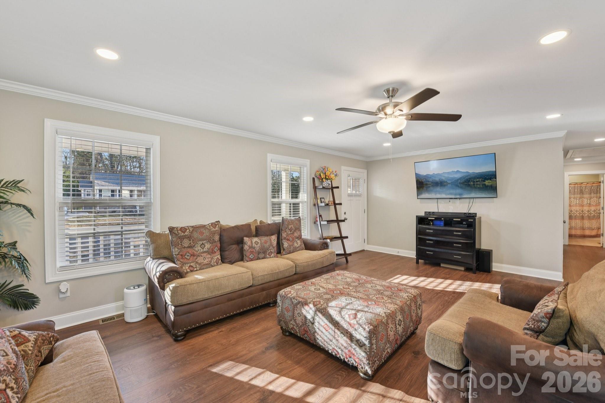 property viewer photo 5