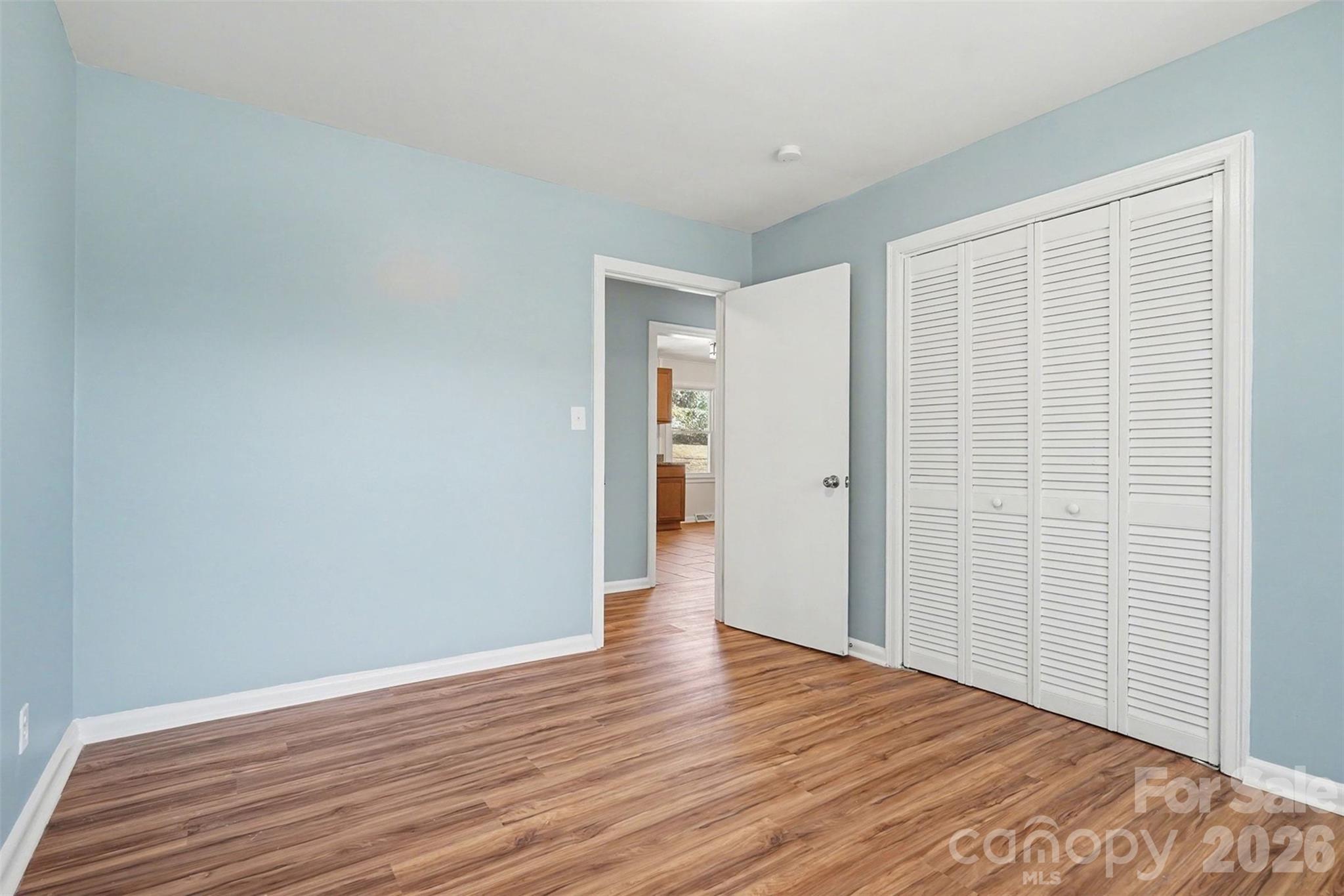 property viewer photo 18