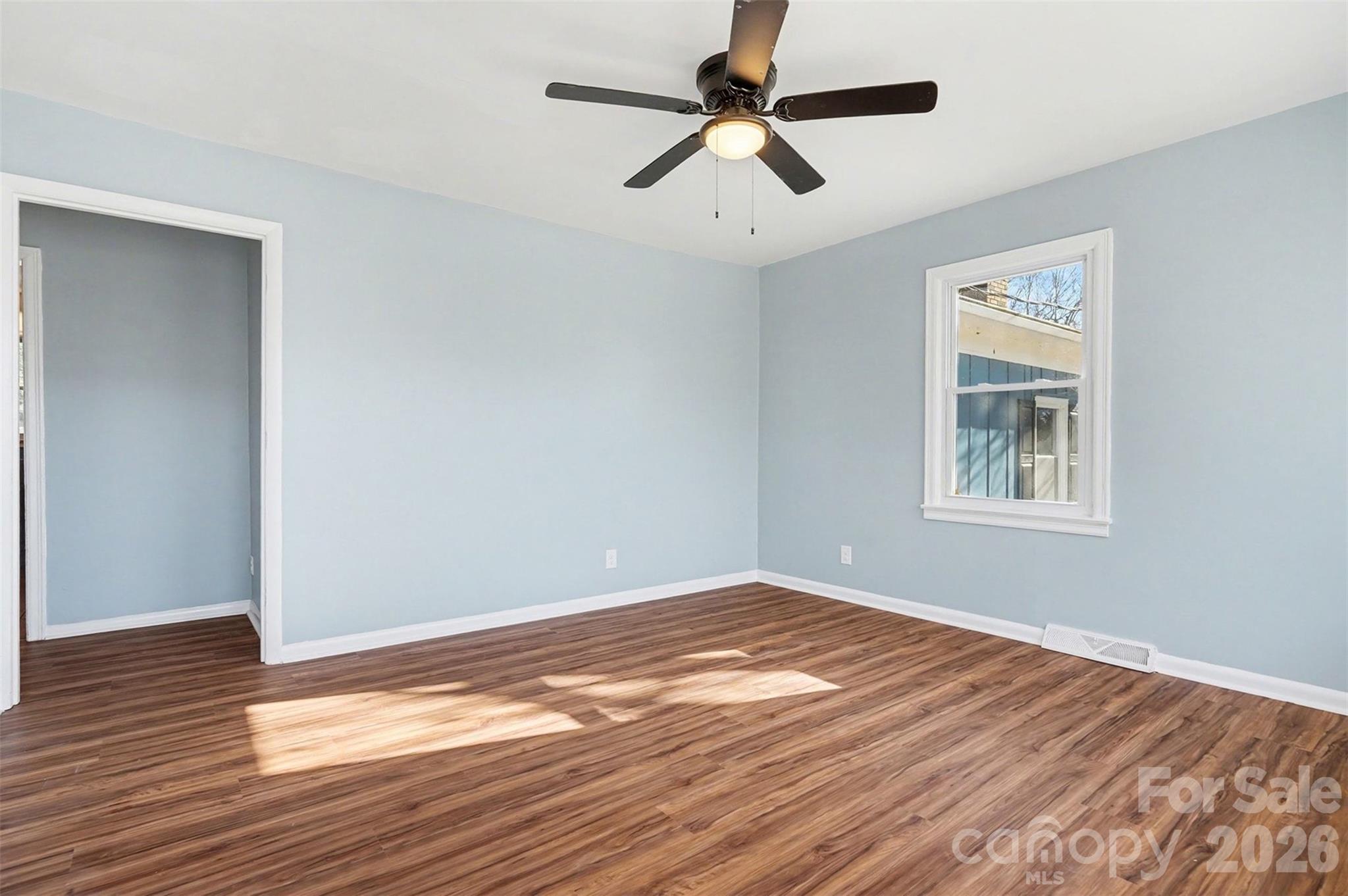 property viewer photo 4