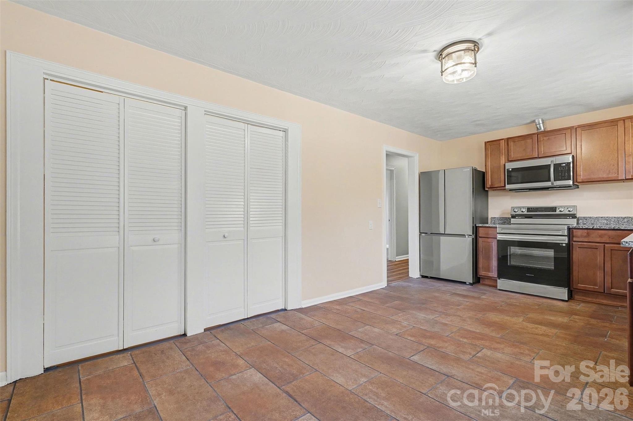 property viewer photo 8