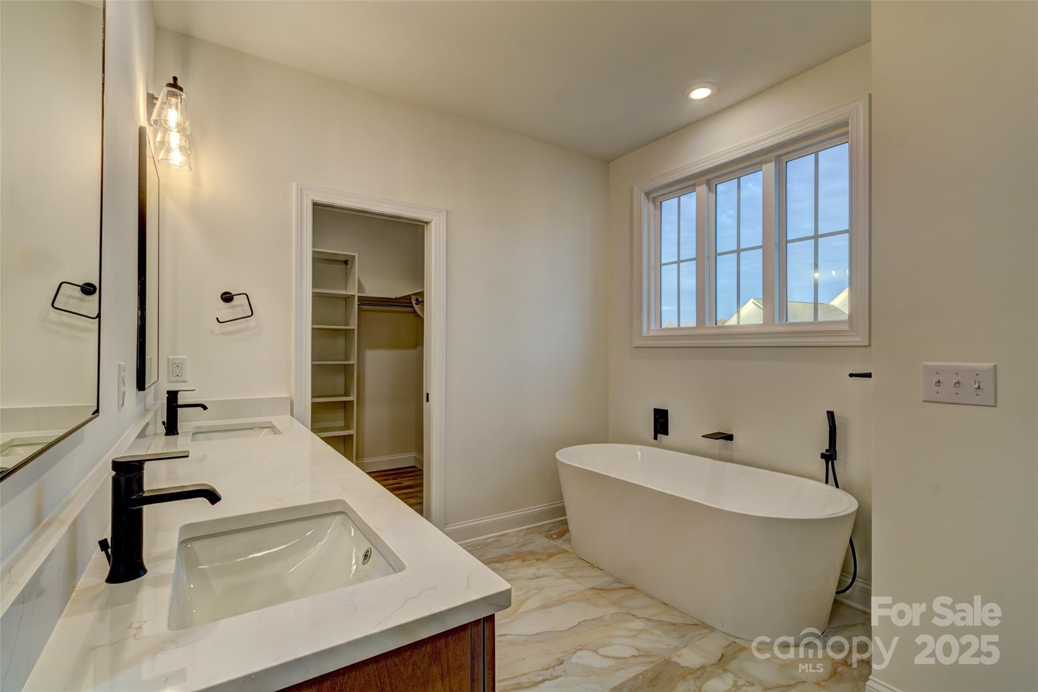 property viewer photo 25