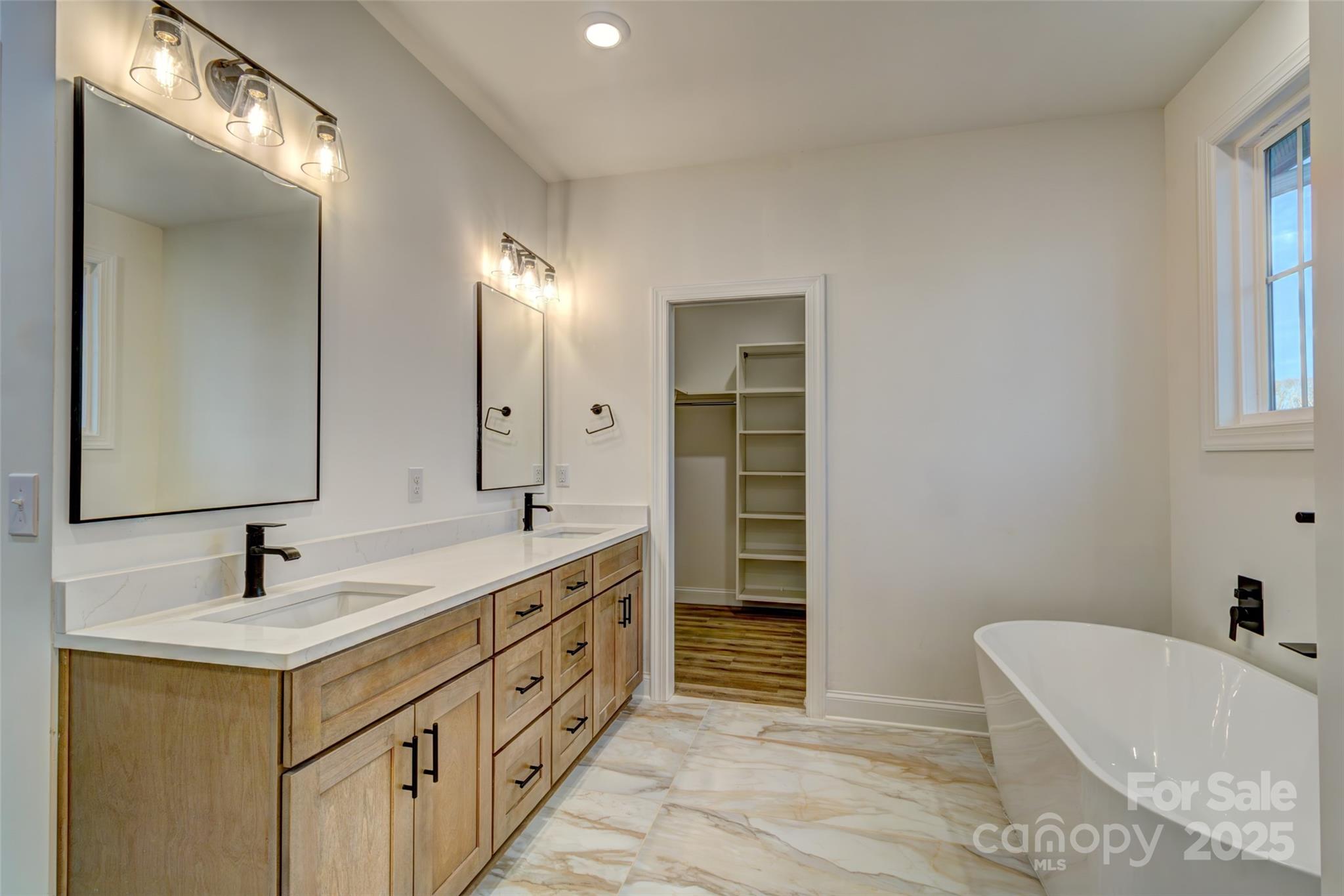 property viewer photo 26