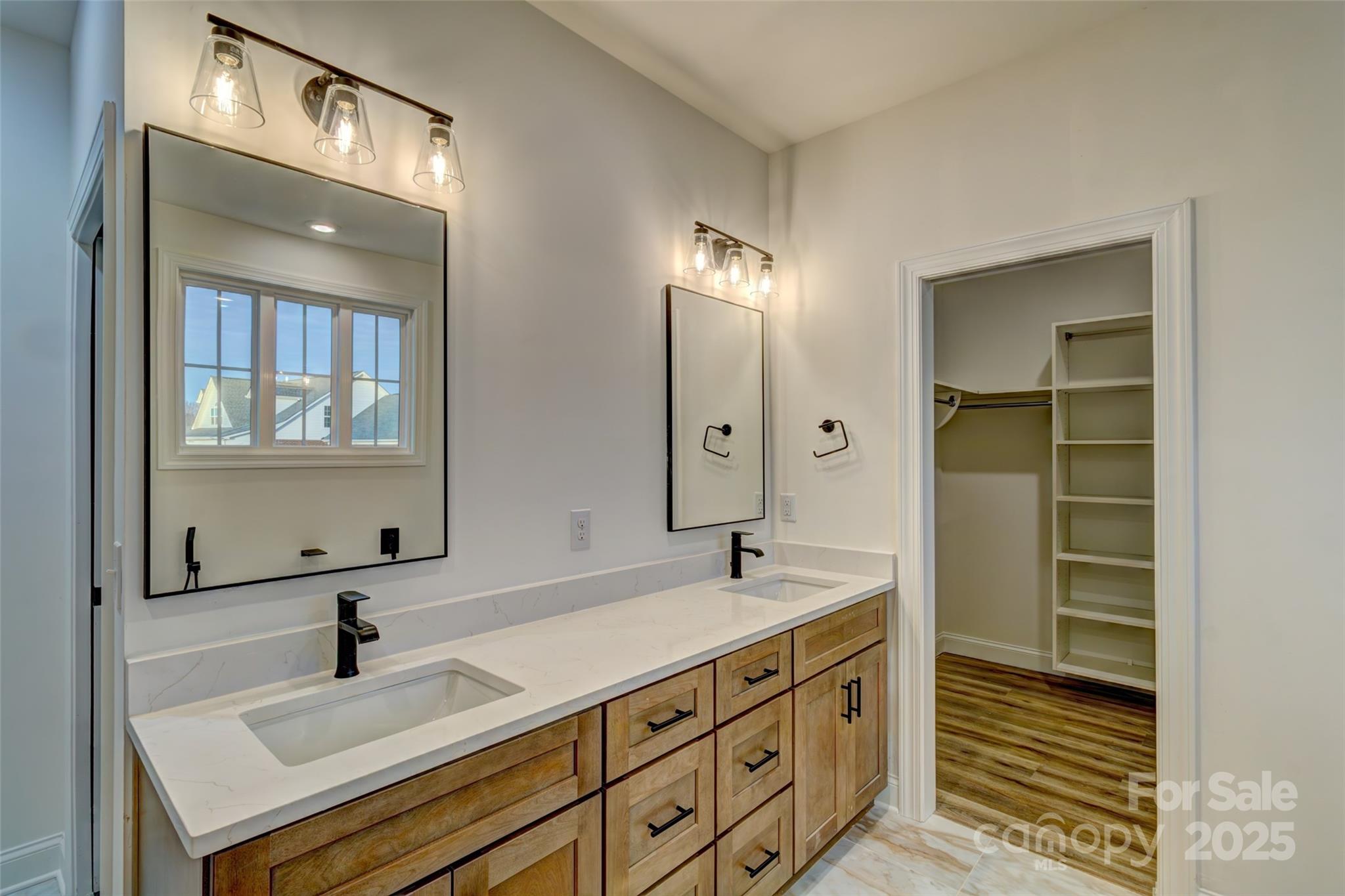 property viewer photo 27