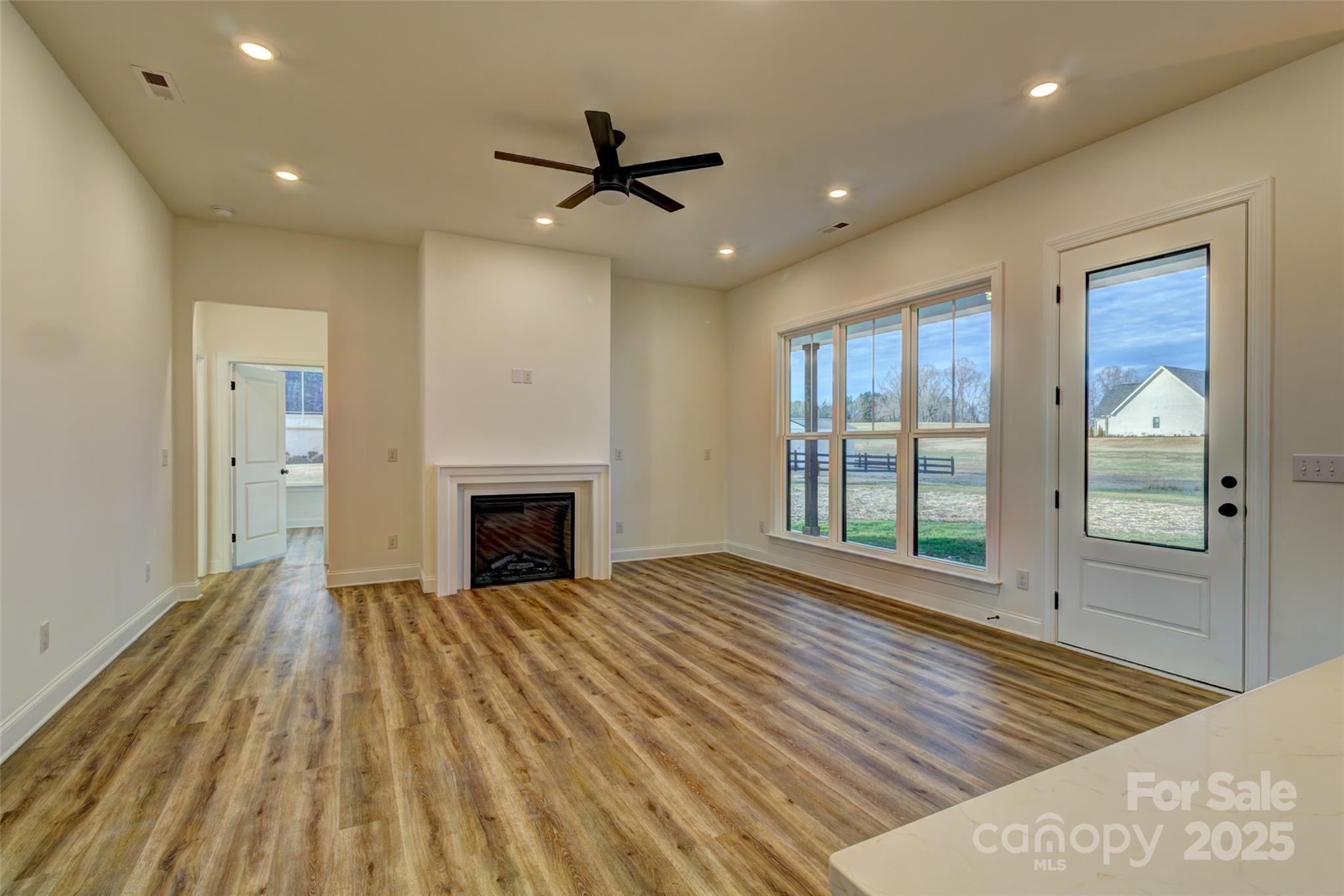 property viewer photo 7