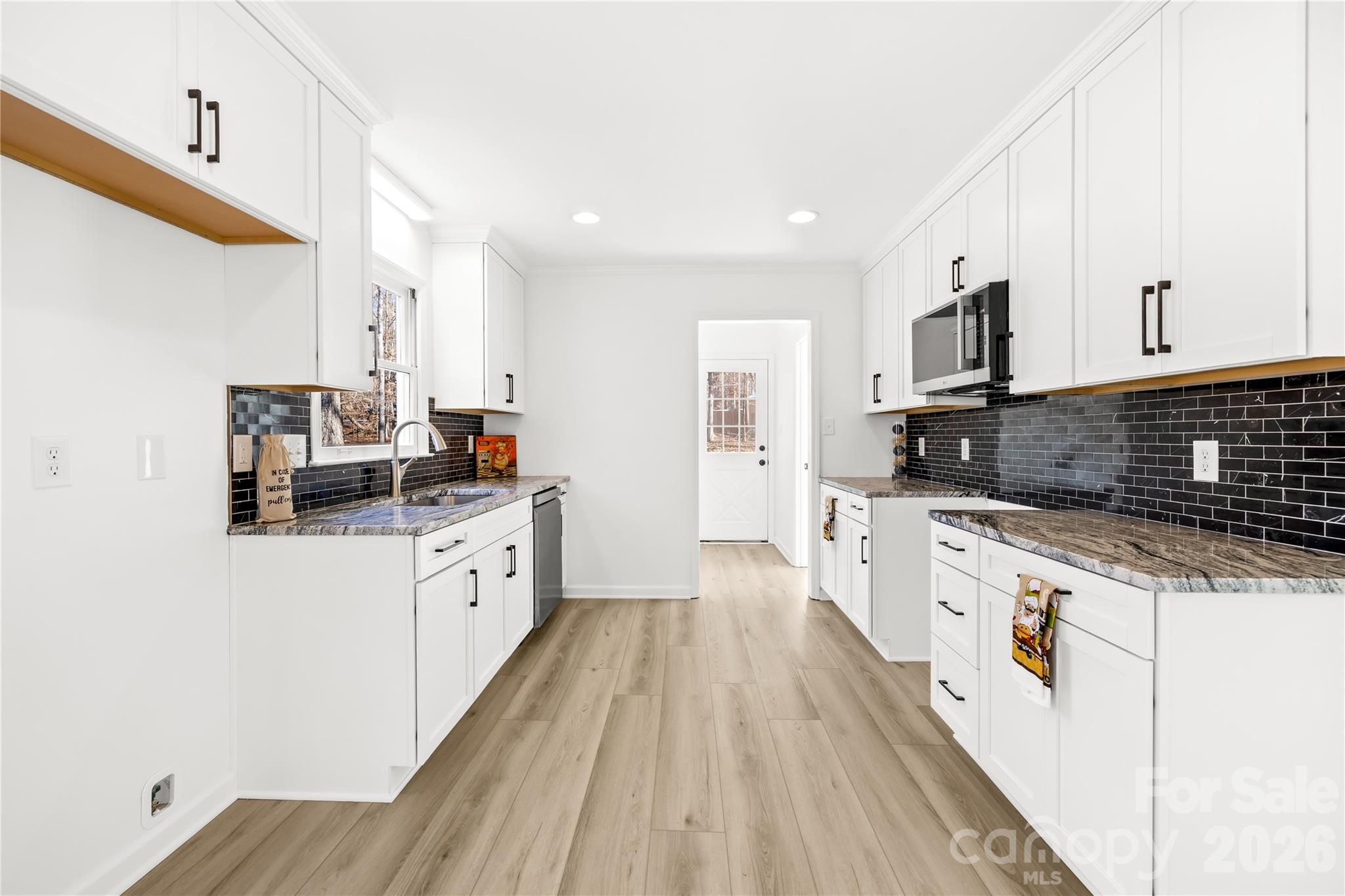 property viewer photo 23