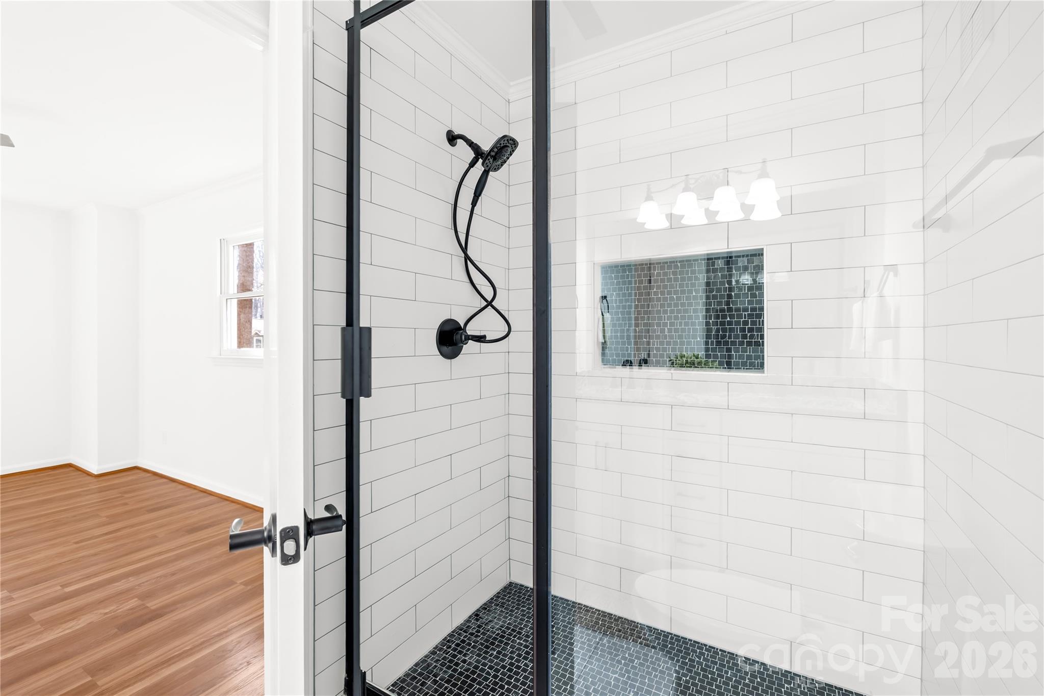 property viewer photo 8